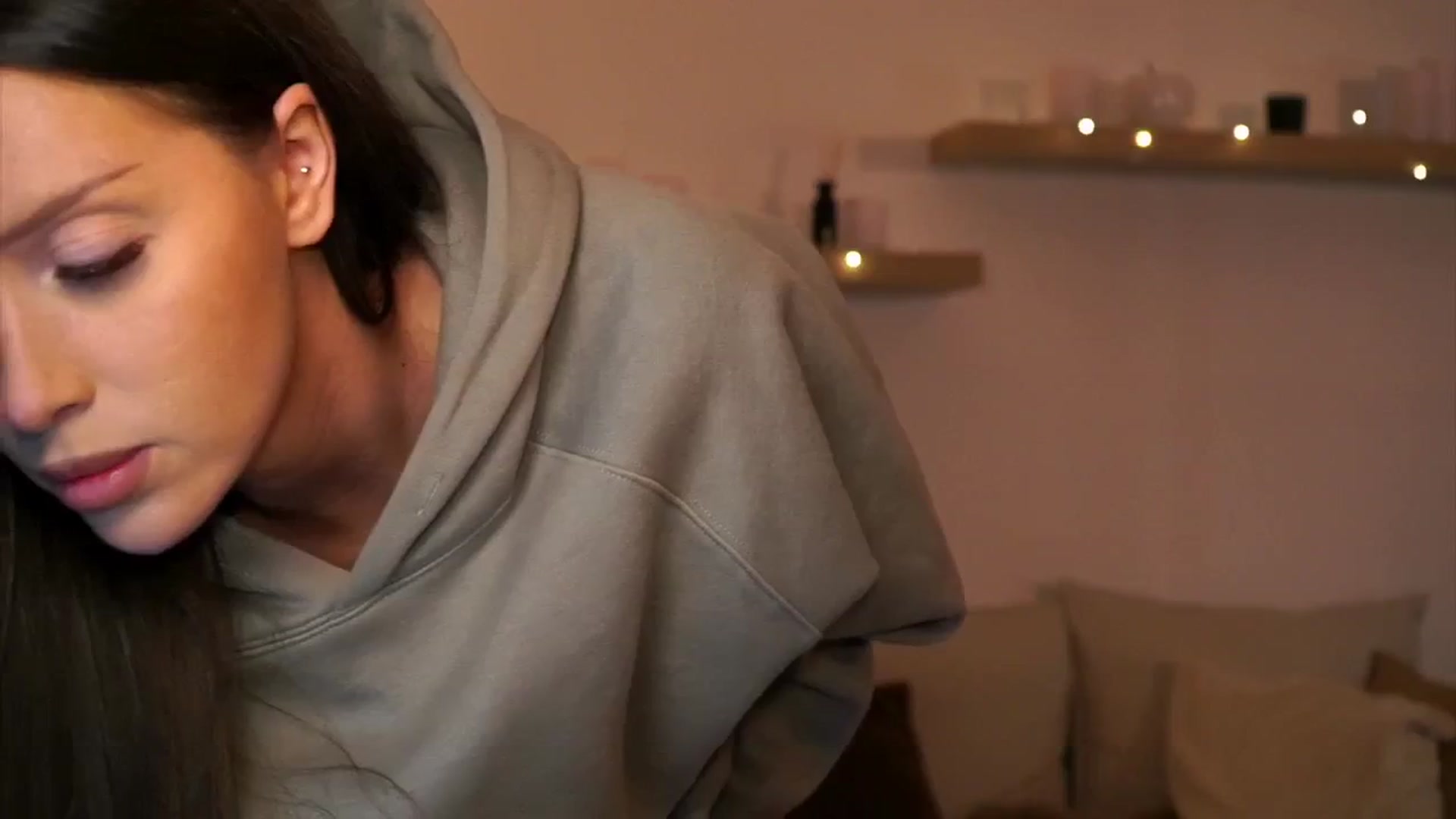 Gallery image thumbnail from Its_Ana's myfreecams stream on, 05/20/2025, 21:59 image 18 of 20