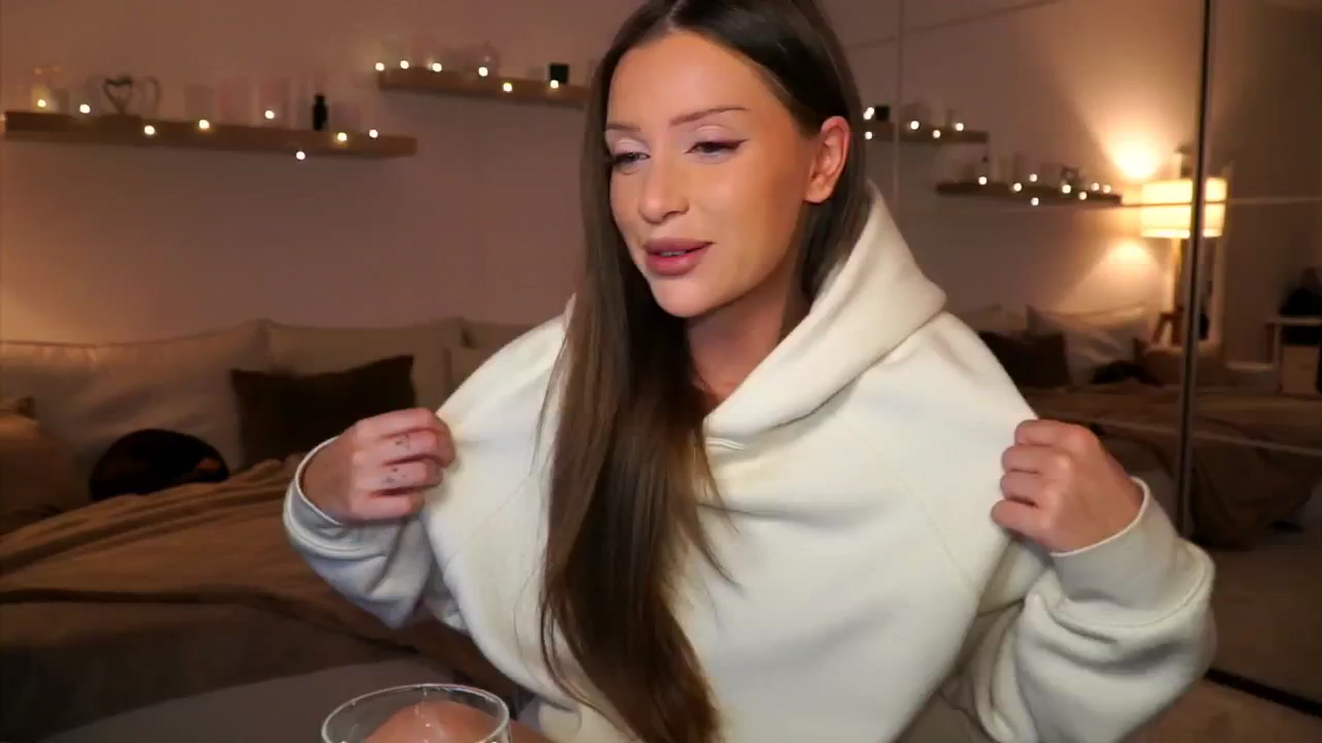 Gallery image thumbnail from Its_Ana's myfreecams stream on, 06/01/2025, 21:26 image 1 of 20