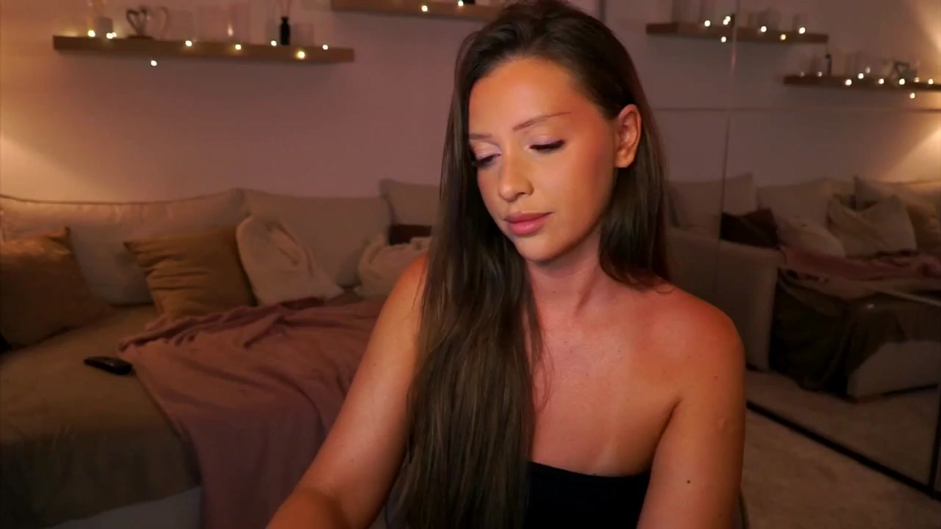 Gallery image thumbnail from Its_Ana's myfreecams stream on, 07/25/2025, 20:21 image 3 of 20