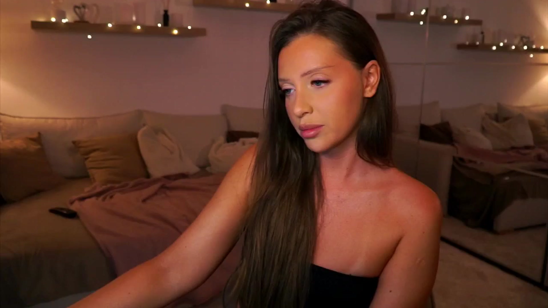 Gallery image thumbnail from Its_Ana's myfreecams stream on, 07/25/2025, 20:21 image 2 of 20