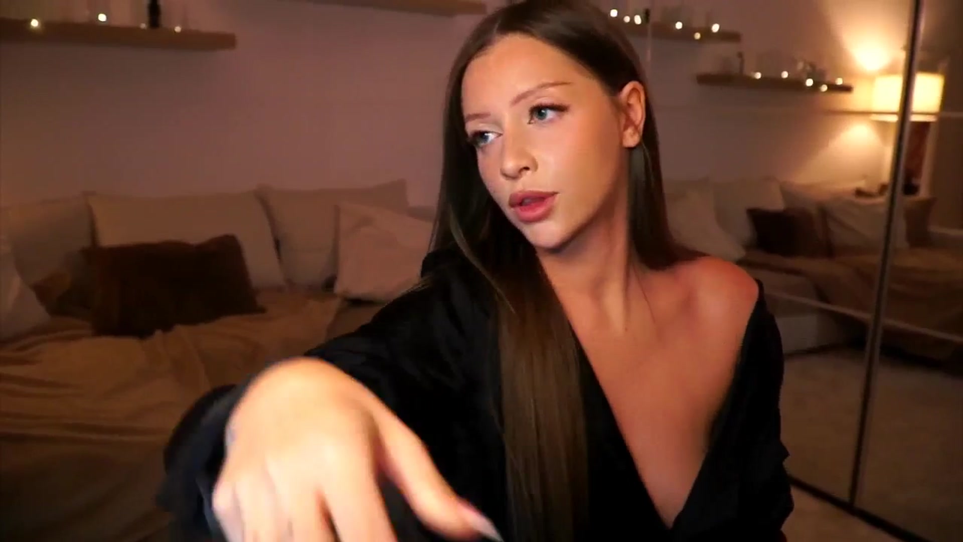 Gallery image thumbnail from Its_Ana's myfreecams stream on, 08/03/2025, 19:51 image 9 of 20
