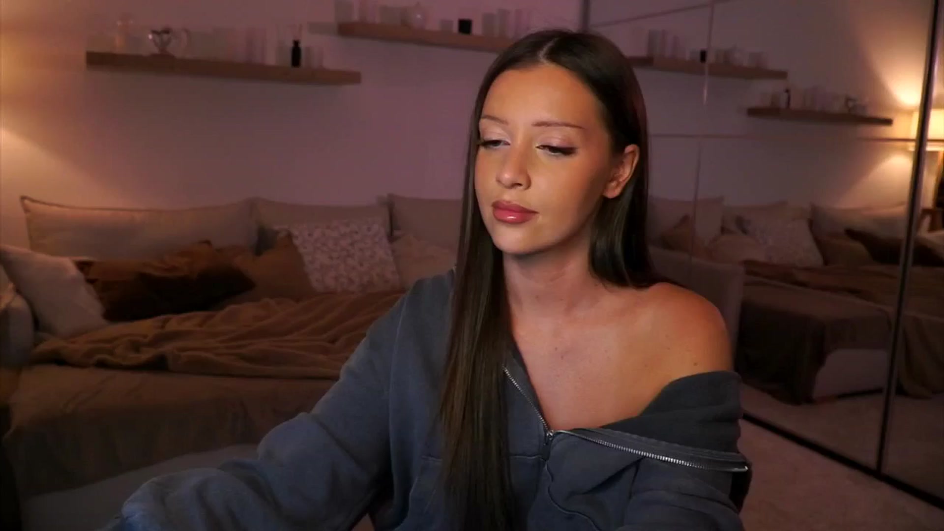 Gallery image thumbnail from Its_Ana's myfreecams stream on, 09/03/2025, 22:02 image 17 of 20