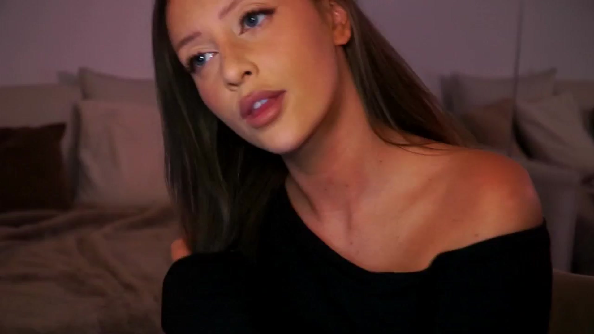 Gallery image thumbnail from Its_Ana's myfreecams stream on, 09/21/2025, 20:00 image 7 of 20