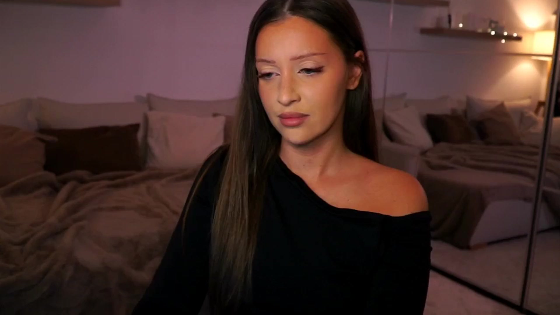 Gallery image thumbnail from Its_Ana's myfreecams stream on, 09/21/2025, 20:00 image 9 of 20
