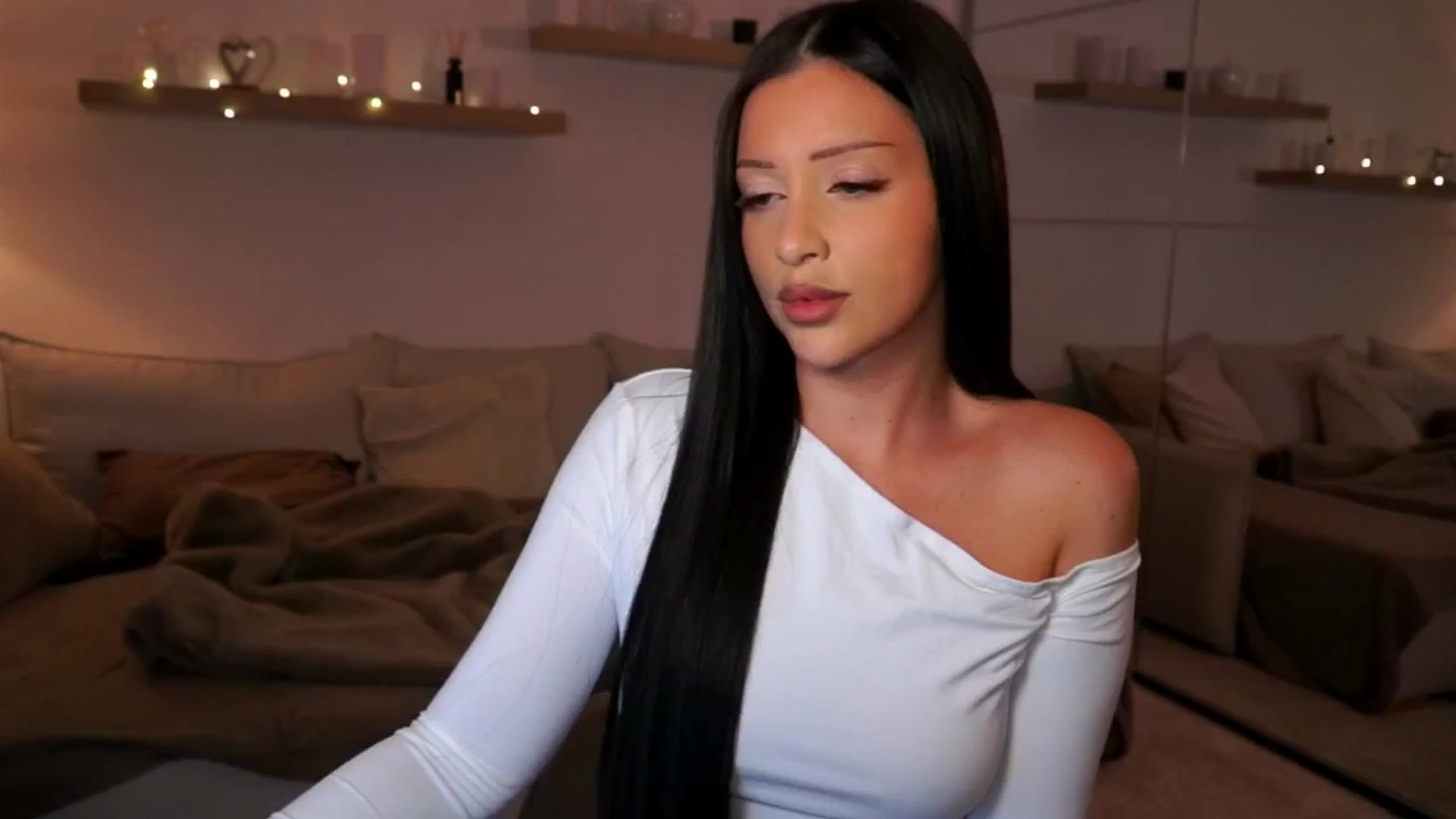 Gallery image thumbnail from Its_Ana's myfreecams stream on, 10/26/2025, 21:54 image 3 of 20