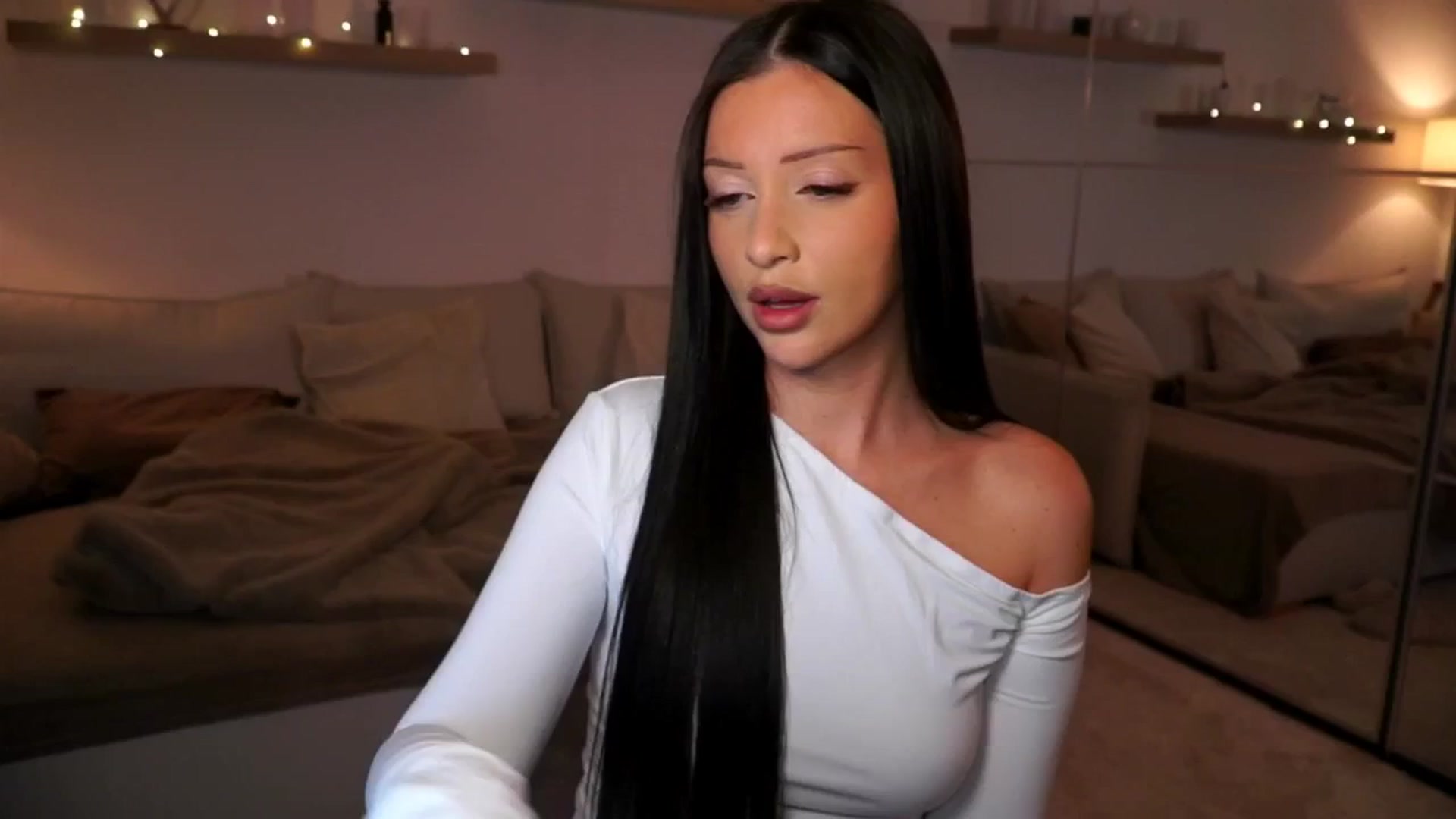 Gallery image thumbnail from Its_Ana's myfreecams stream on, 10/26/2025, 21:54 image 1 of 20