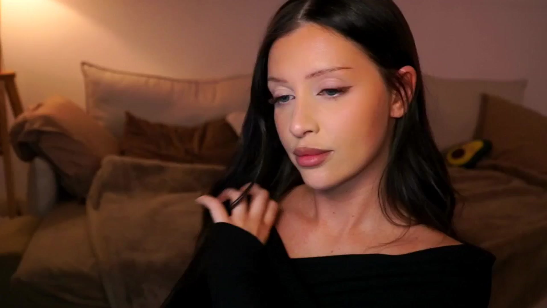 Gallery image thumbnail from Its_Ana's myfreecams stream on, 11/02/2025, 21:50 image 12 of 20