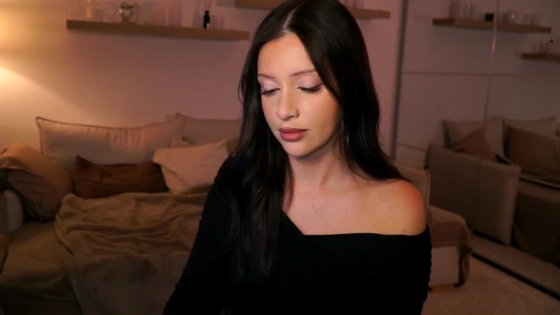 Gallery image thumbnail from Its_Ana's myfreecams stream on, 11/02/2025, 22:57 image 8 of 20