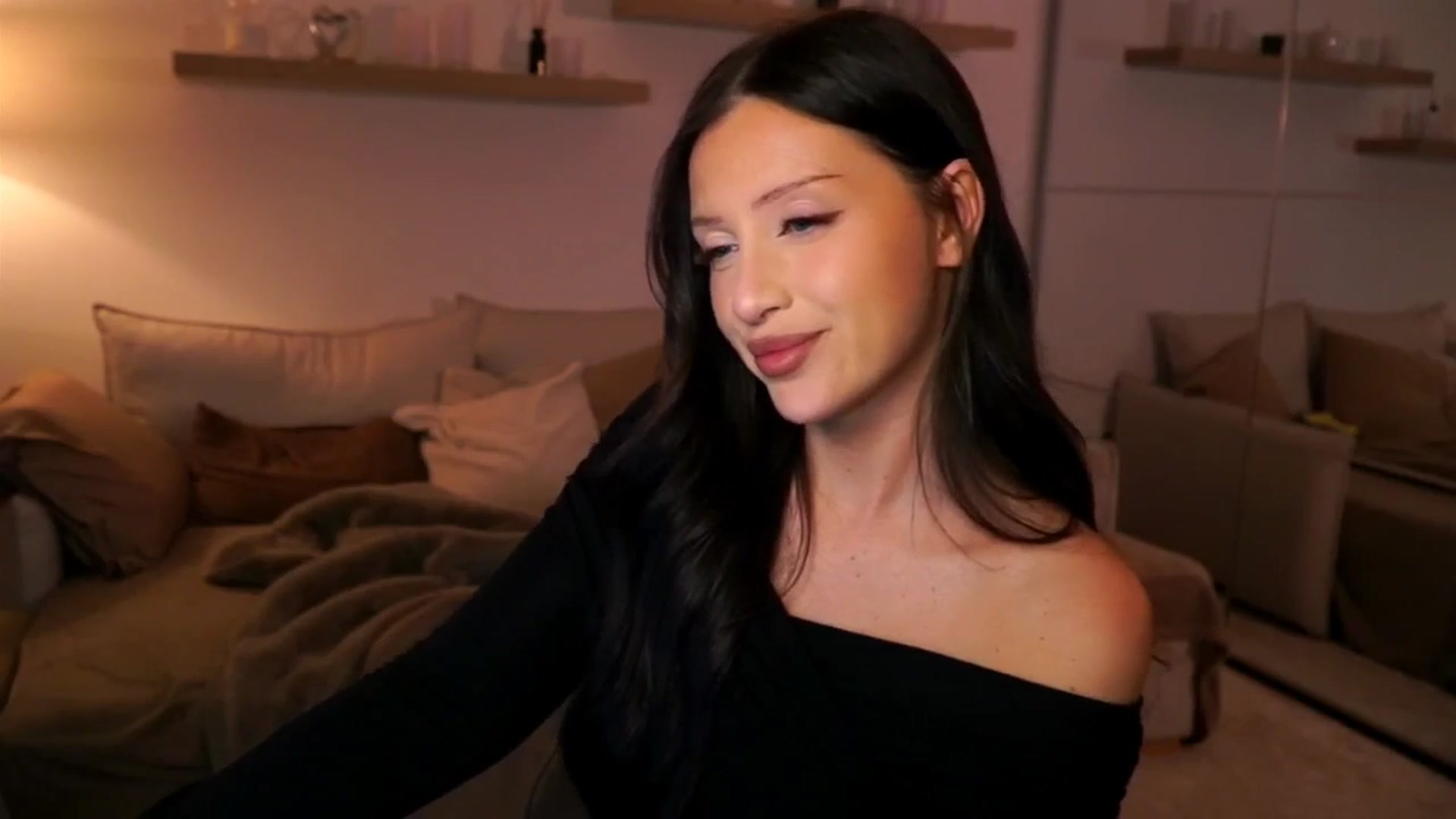 Gallery image thumbnail from Its_Ana's myfreecams stream on, 11/02/2025, 22:57 image 17 of 20