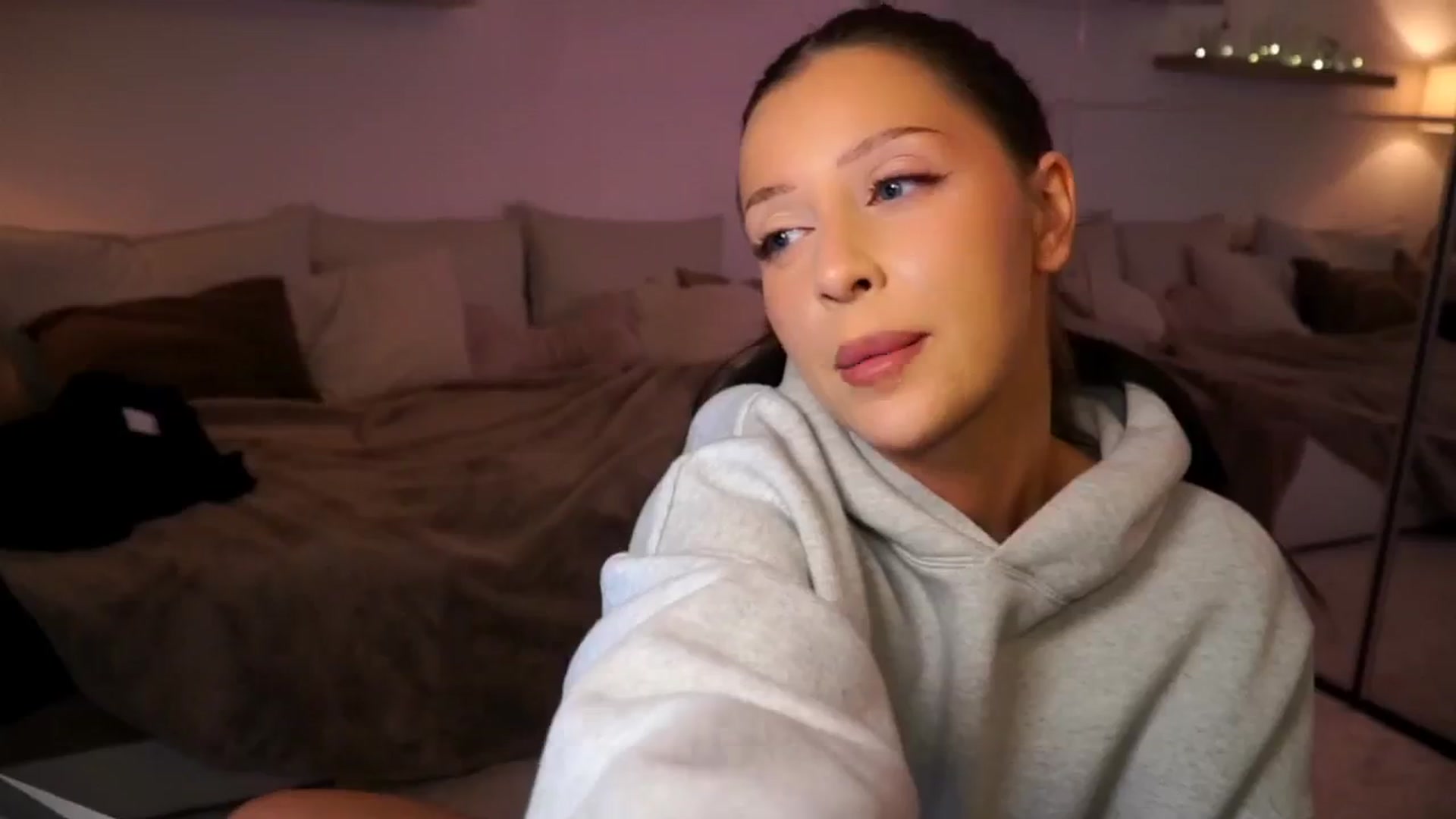 Gallery image thumbnail from Its_Ana's myfreecams stream on, 12/16/2025, 22:42 image 19 of 20