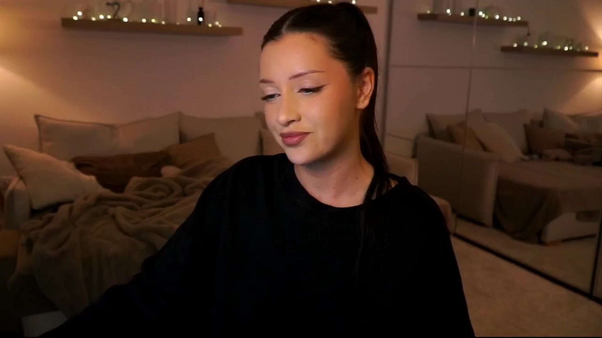Gallery image thumbnail from Its_Ana's myfreecams stream on, 01/18/2026, 22:01 image 2 of 20