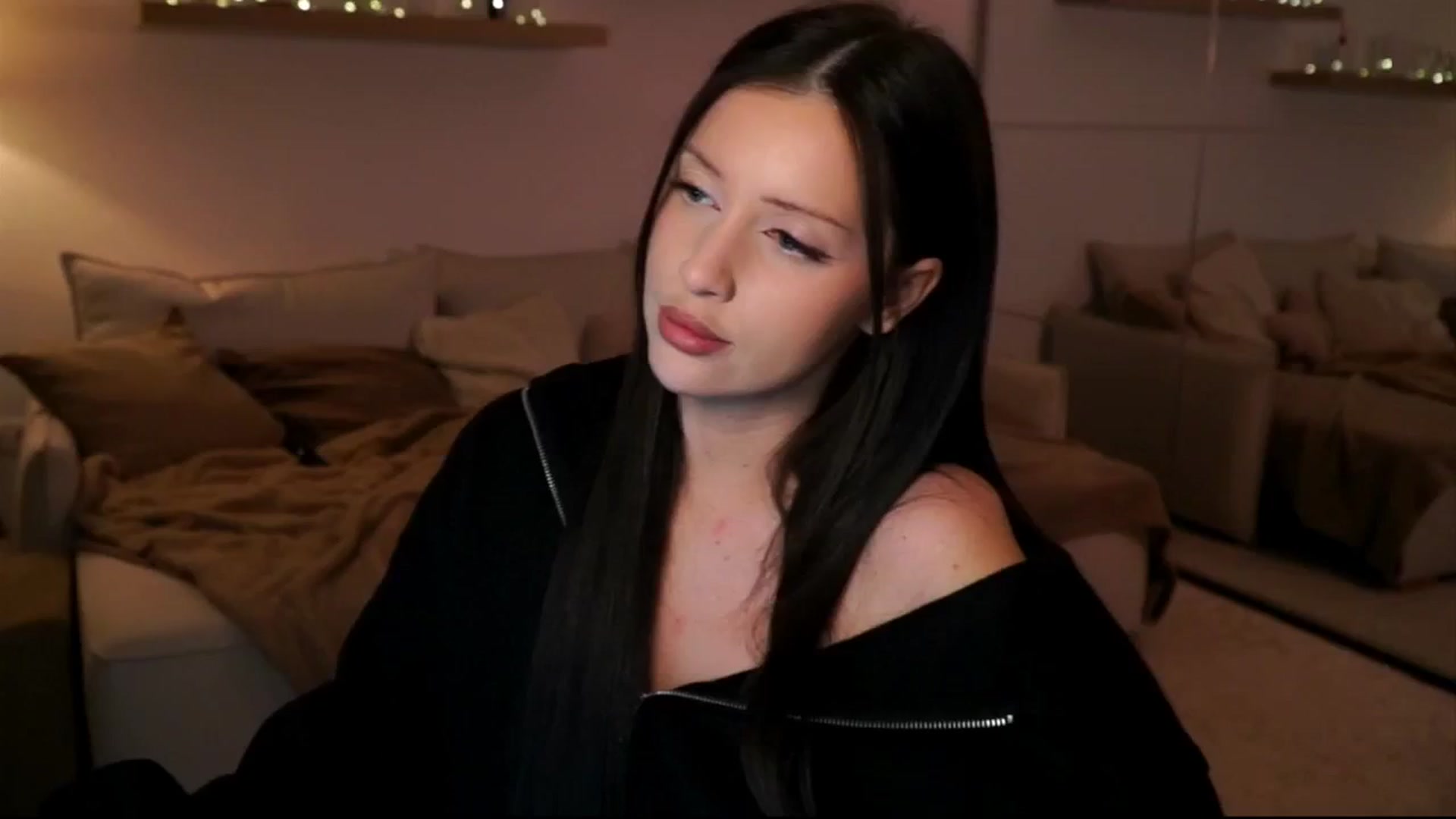 Gallery image thumbnail from Its_Ana's myfreecams stream on, 02/10/2026, 21:38 image 17 of 20