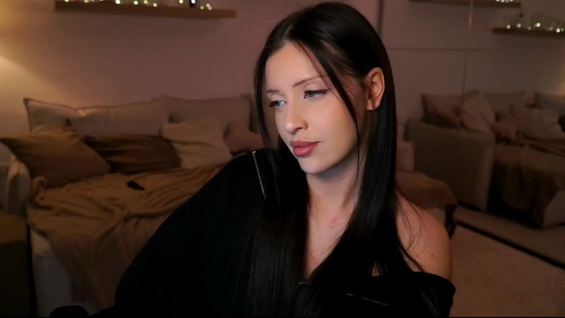 Gallery image thumbnail from Its_Ana's myfreecams stream on, 02/10/2026, 21:38 image 15 of 20