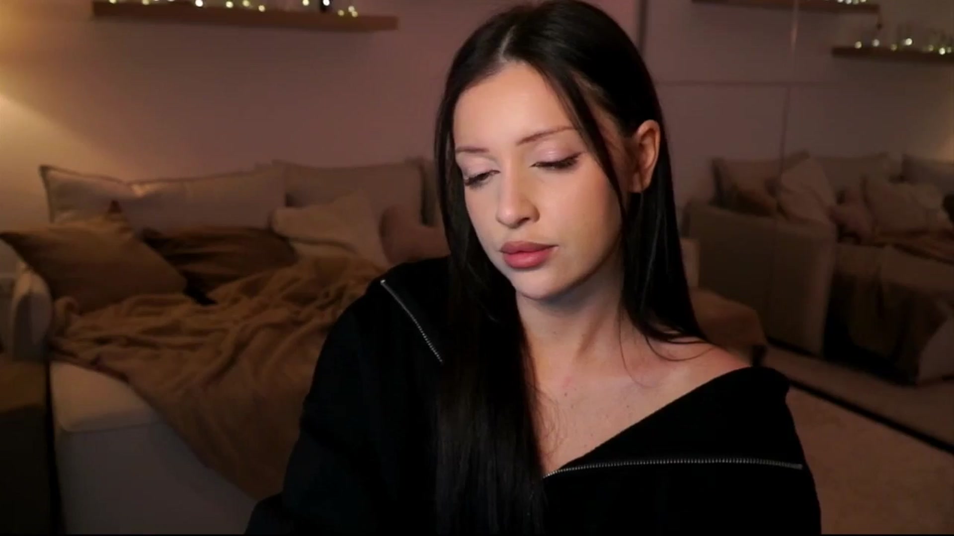 Gallery image thumbnail from Its_Ana's myfreecams stream on, 02/10/2026, 21:38 image 19 of 20
