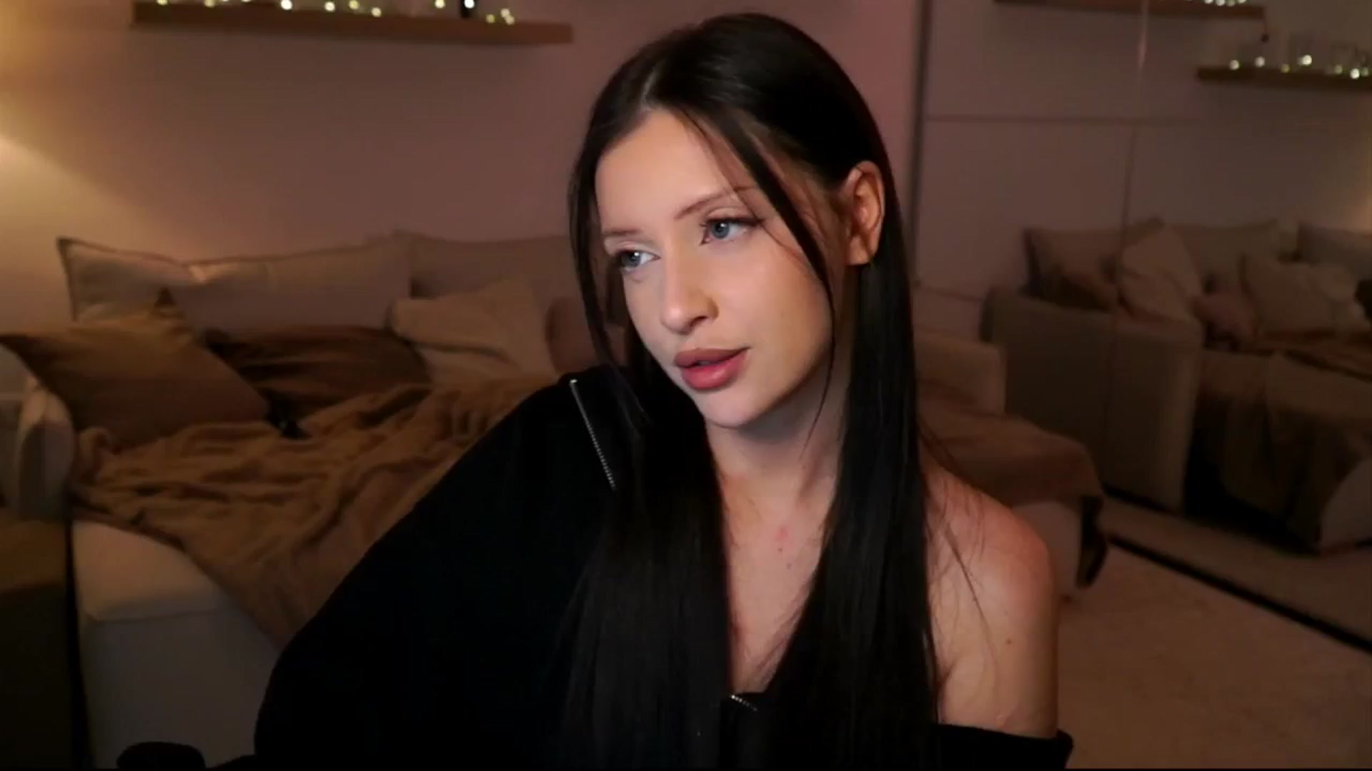 Gallery image thumbnail from Its_Ana's myfreecams stream on, 02/10/2026, 21:38 image 16 of 20