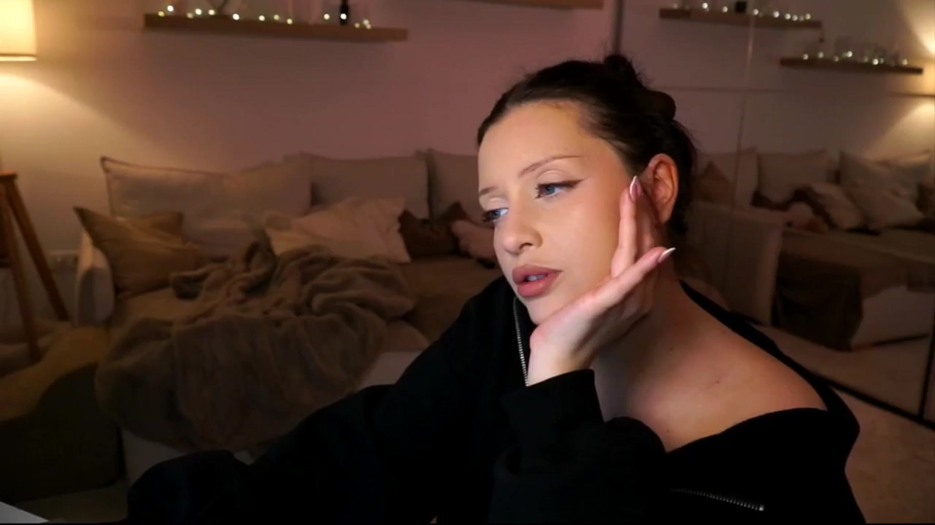 Gallery image thumbnail from Its_Ana's myfreecams stream on, 02/12/2026, 21:43 image 7 of 20