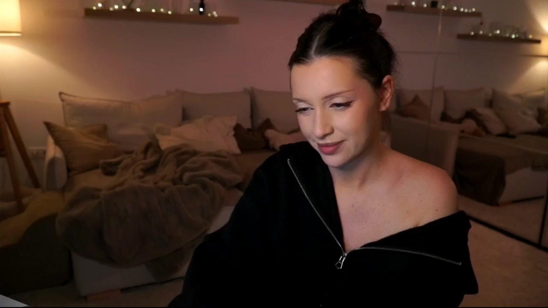 Gallery image thumbnail from Its_Ana's myfreecams stream on, 02/12/2026, 21:43 image 6 of 20