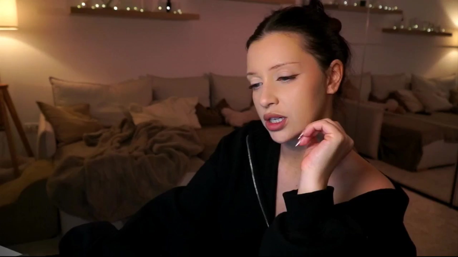 Gallery image thumbnail from Its_Ana's myfreecams stream on, 02/12/2026, 21:43 image 8 of 20