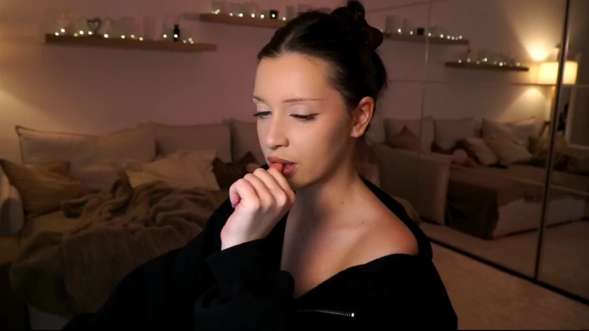 Gallery image thumbnail from Its_Ana's myfreecams stream on, 02/12/2026, 21:43 image 3 of 20