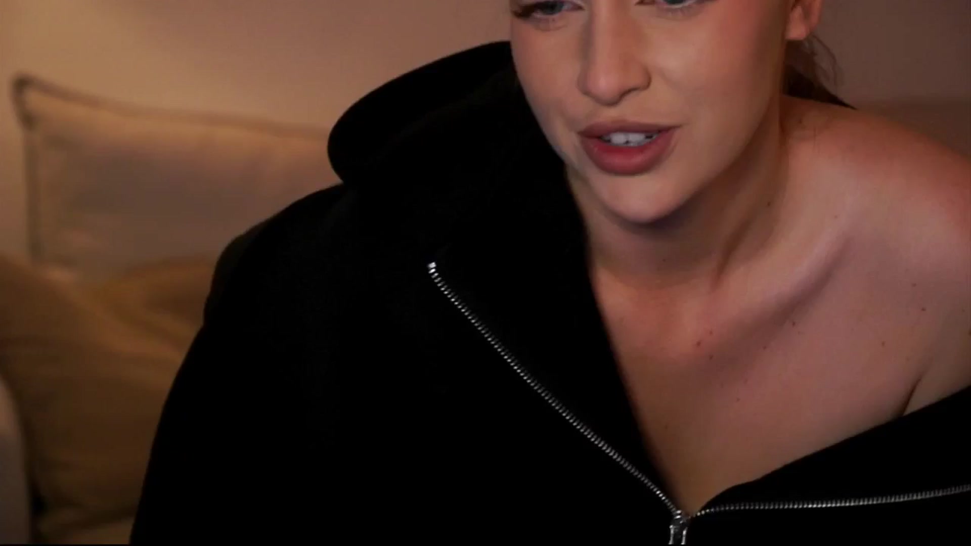 Gallery image thumbnail from Its_Ana's myfreecams stream on, 02/12/2026, 21:43 image 1 of 20