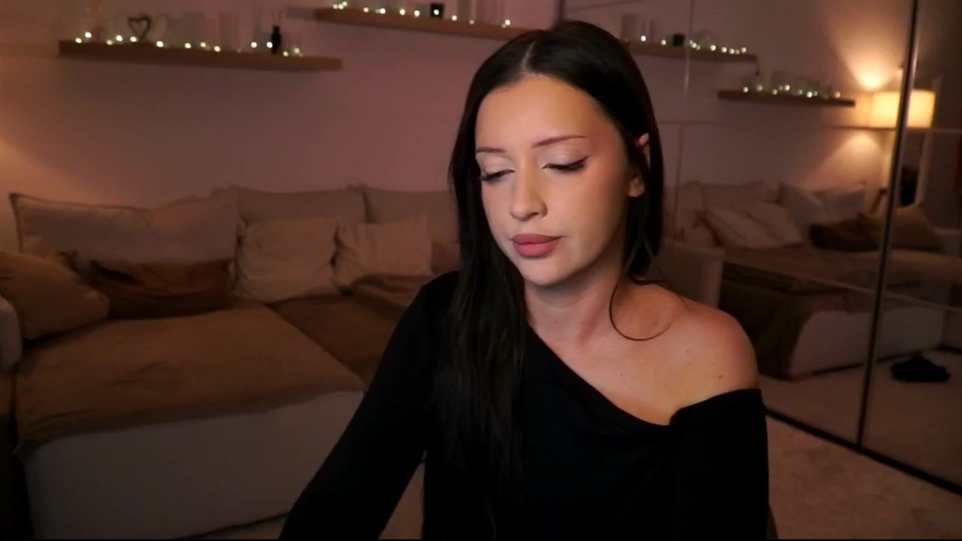Gallery image thumbnail from Its_Ana's myfreecams stream on, 02/21/2026, 20:47 image 1 of 20