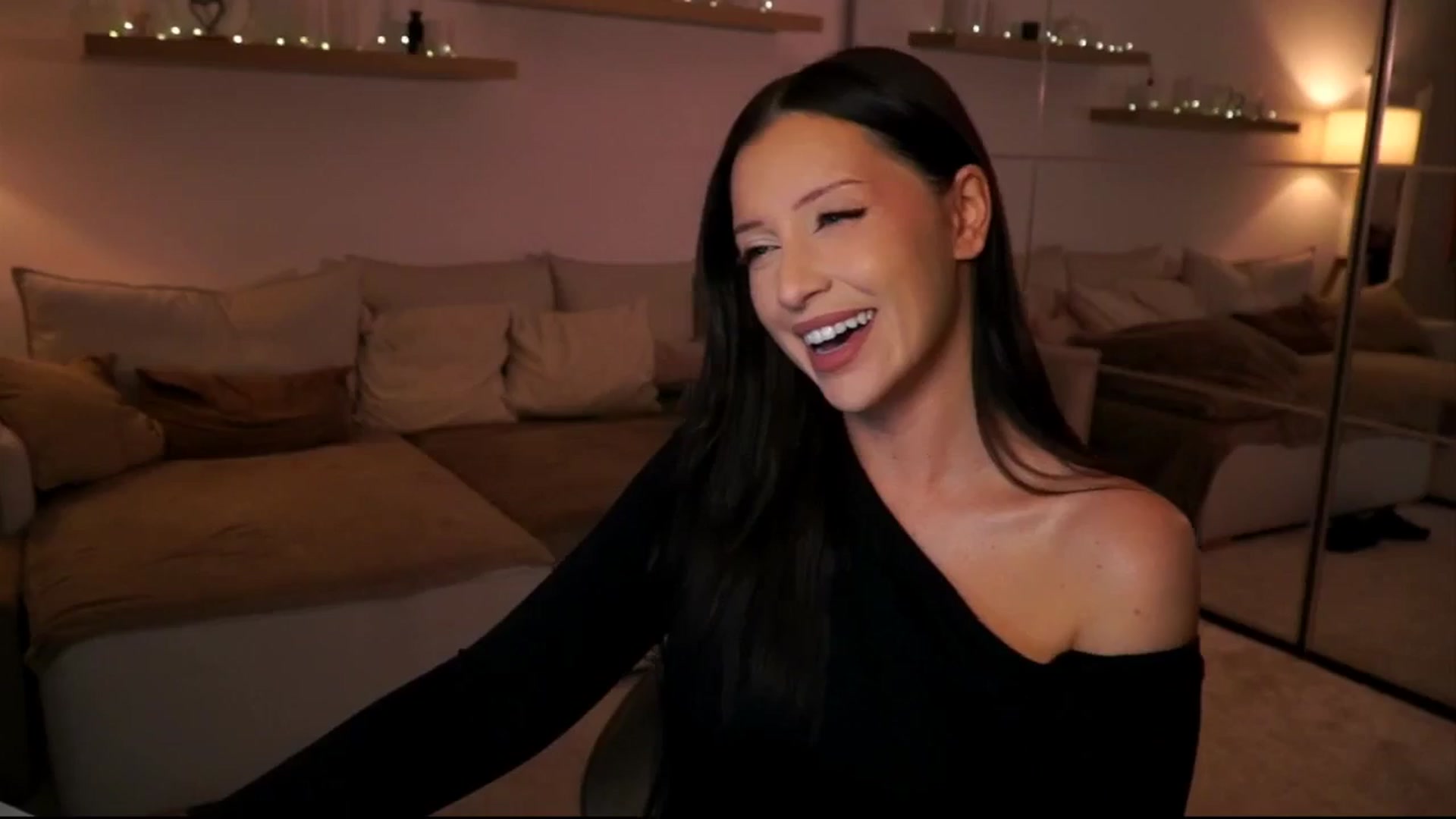 Gallery image thumbnail from Its_Ana's myfreecams stream on, 02/21/2026, 21:34 image 12 of 20