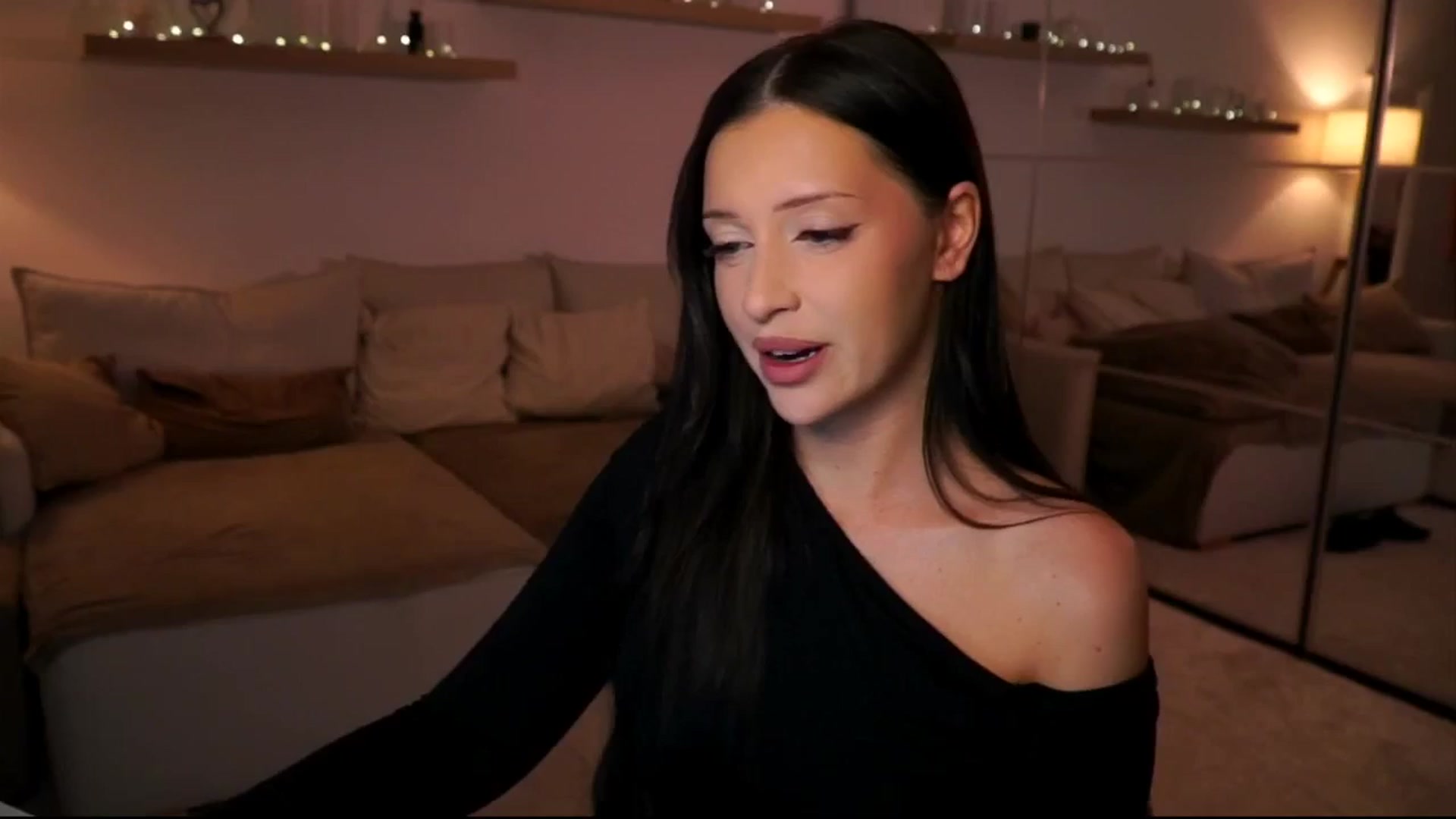 Gallery image thumbnail from Its_Ana's myfreecams stream on, 02/21/2026, 21:34 image 13 of 20