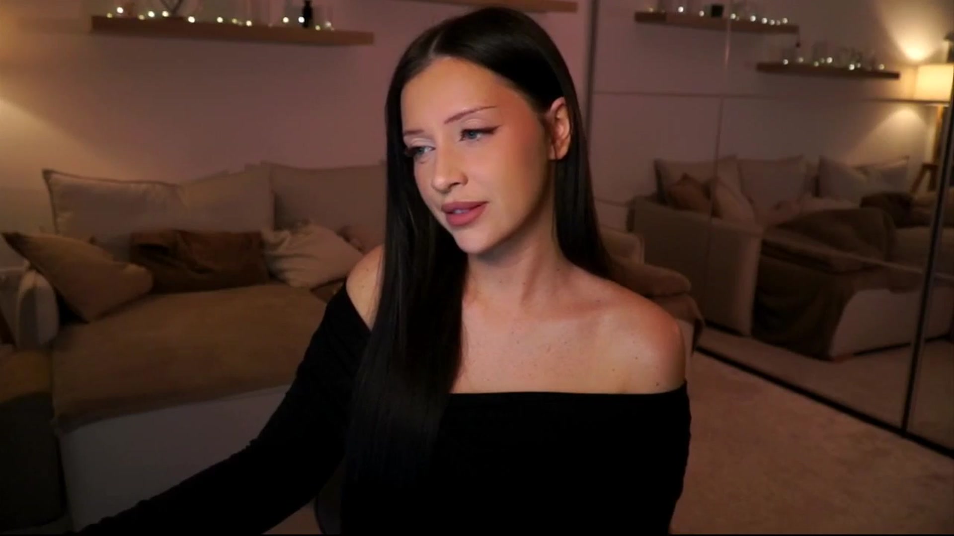 Gallery image thumbnail from Its_Ana's myfreecams stream on, 02/22/2026, 21:24 image 3 of 20