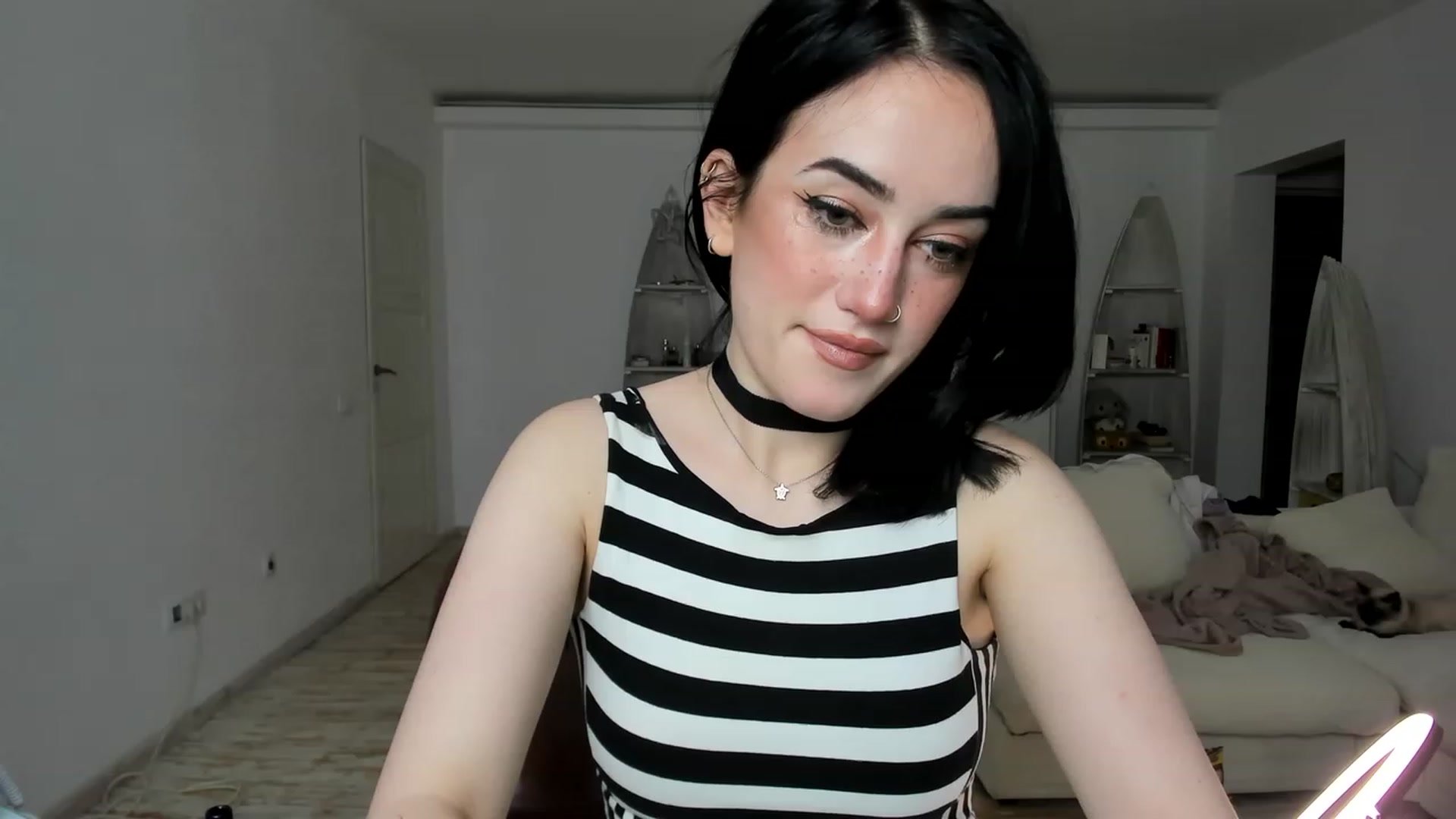 Gallery image thumbnail from Its_Cassidy's myfreecams stream on, 11/18/2022, 16:59 image 10 of 20