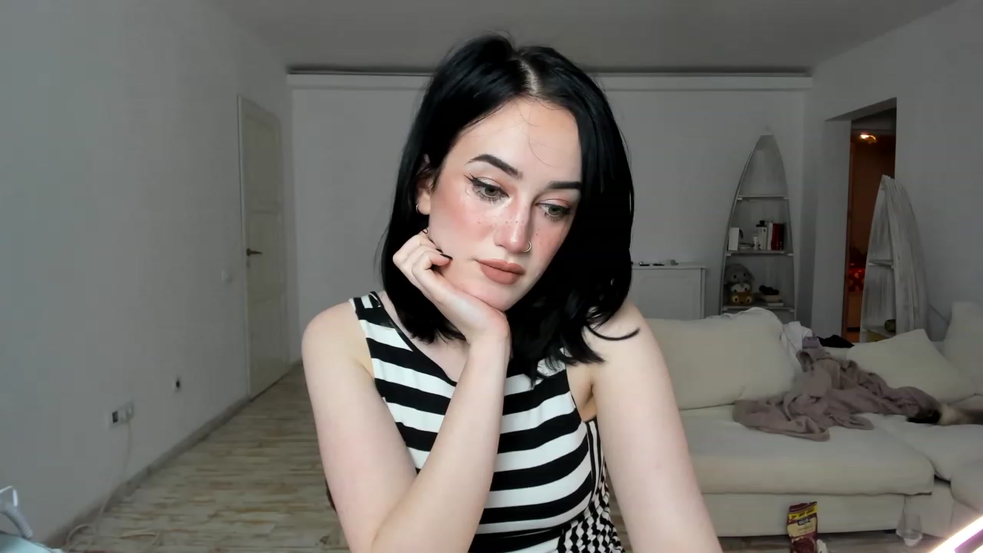 Gallery image thumbnail from Its_Cassidy's myfreecams stream on, 11/18/2022, 19:46 image 5 of 20