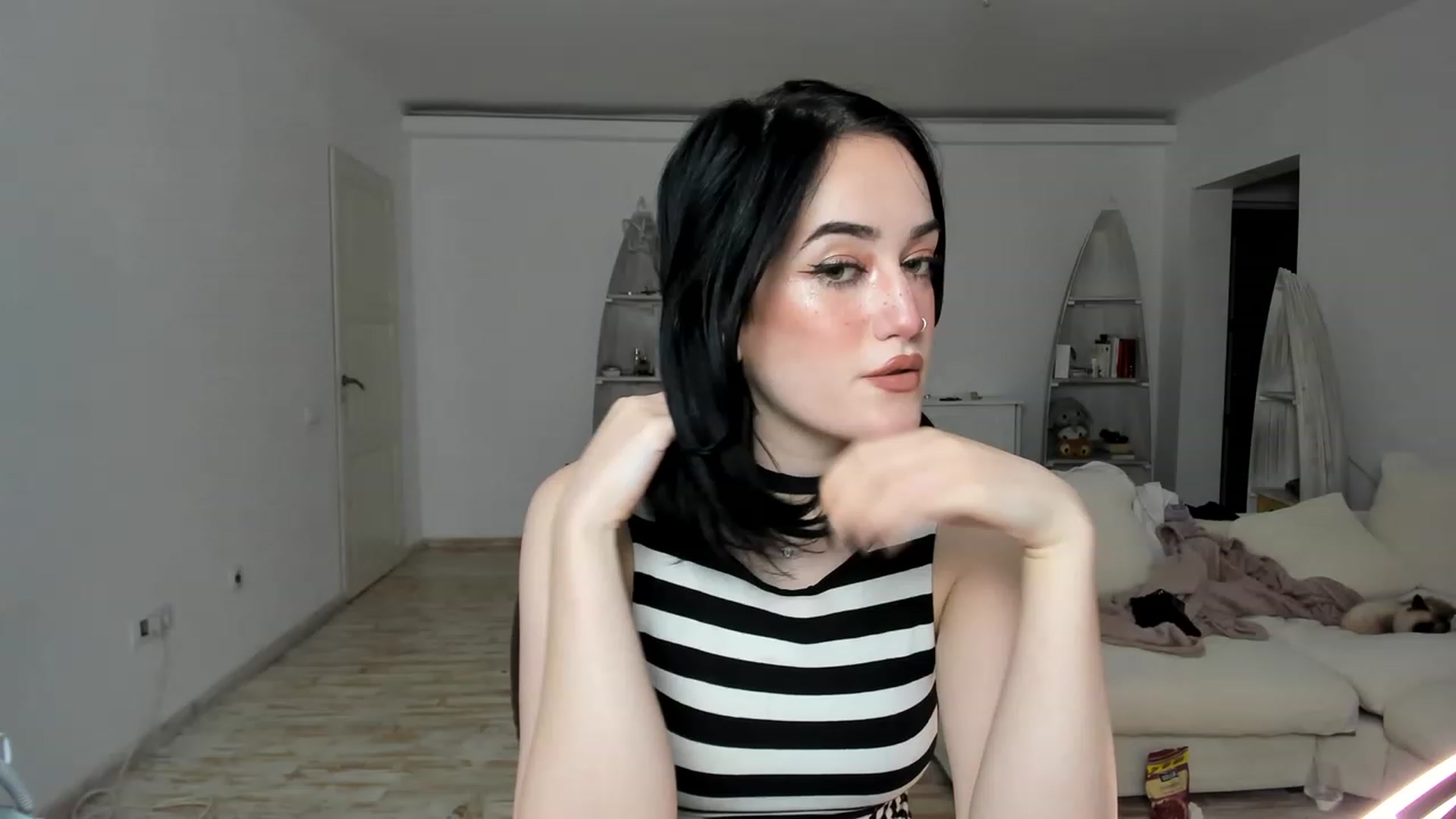 Gallery image thumbnail from Its_Cassidy's myfreecams stream on, 11/18/2022, 20:46 image 17 of 20