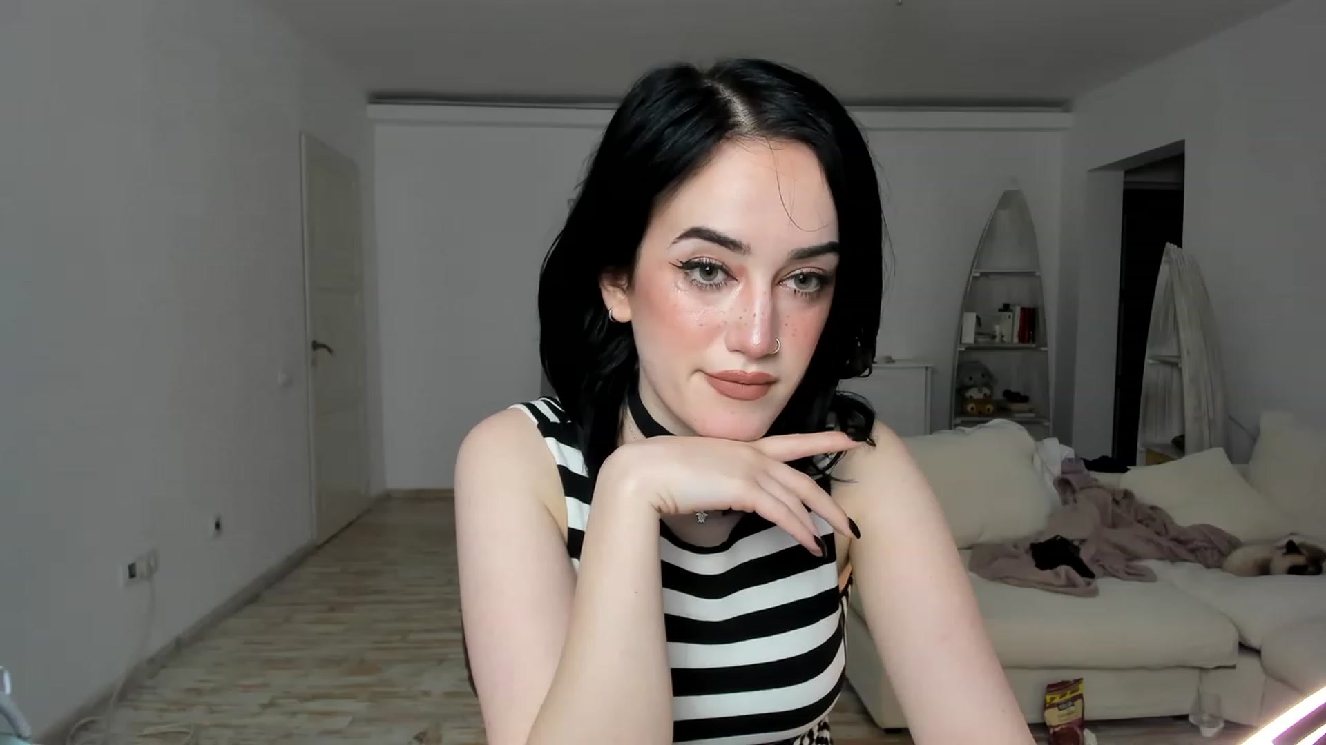 Gallery image thumbnail from Its_Cassidy's myfreecams stream on, 11/18/2022, 20:46 image 18 of 20