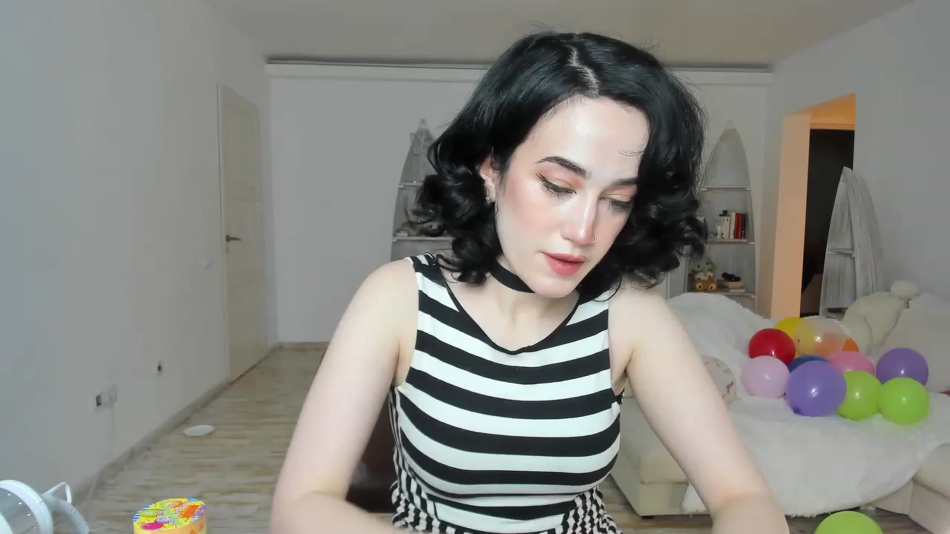 Gallery image thumbnail from Its_Cassidy's myfreecams stream on, 11/28/2022, 19:27 image 4 of 20