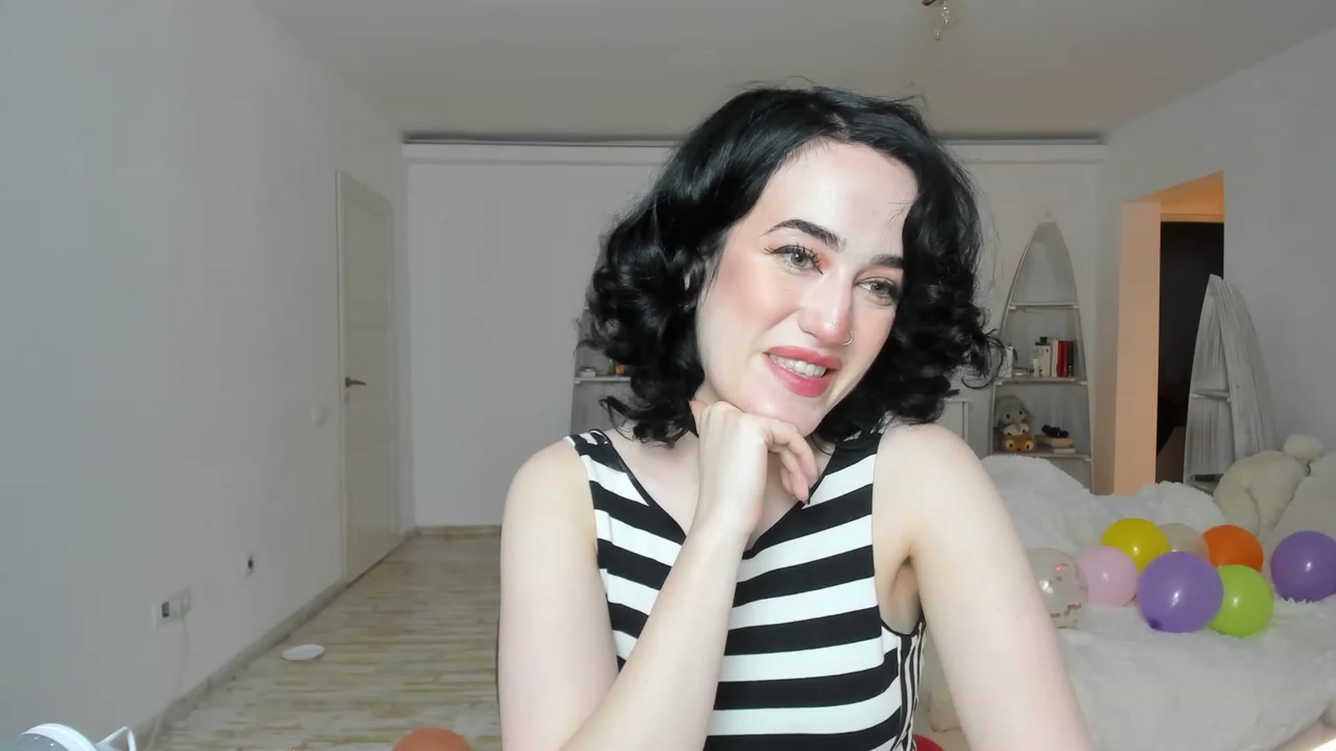 Gallery image thumbnail from Its_Cassidy's myfreecams stream on, 11/28/2022, 20:19 image 5 of 20