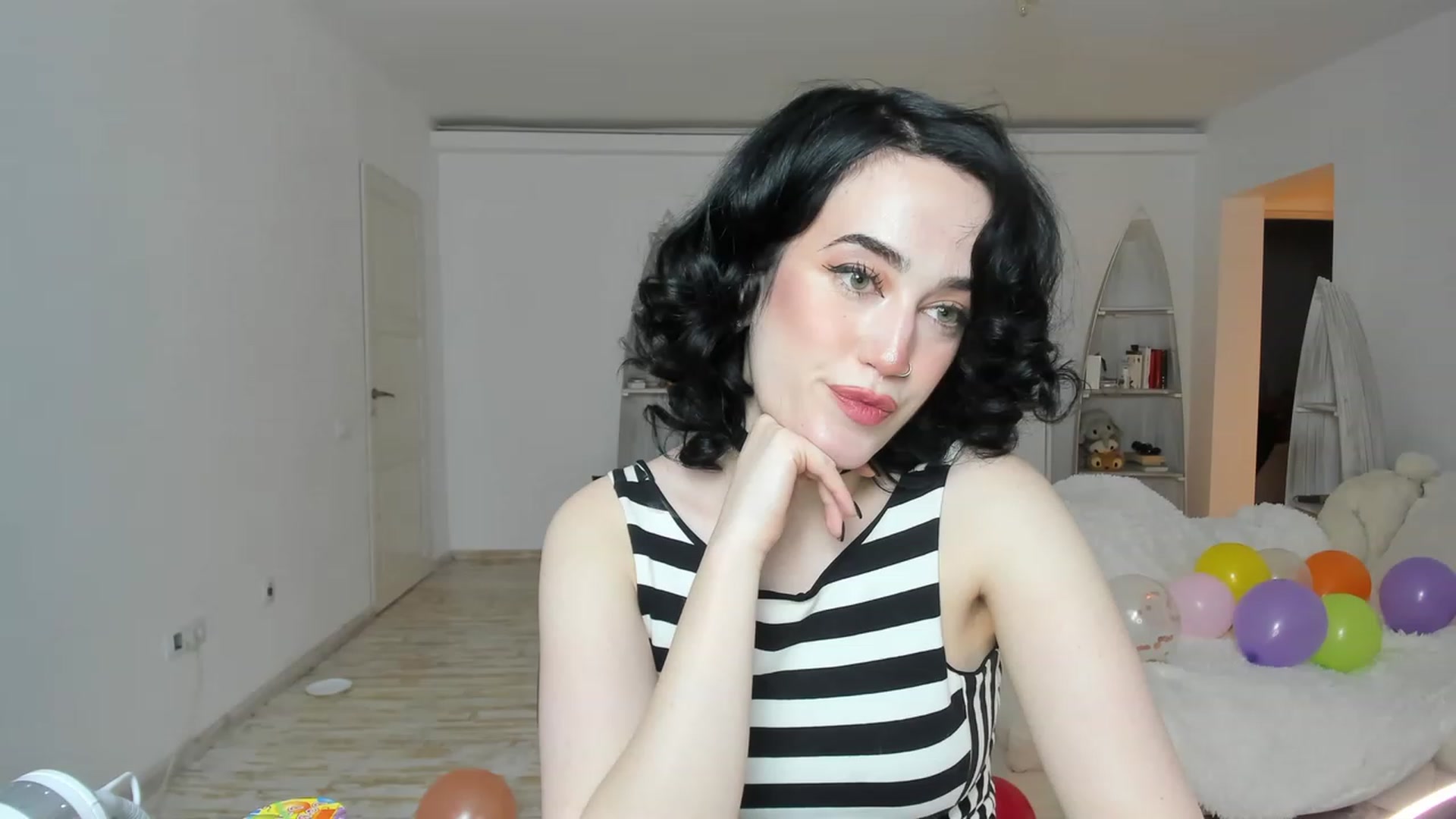 Gallery image thumbnail from Its_Cassidy's myfreecams stream on, 11/28/2022, 20:19 image 9 of 20