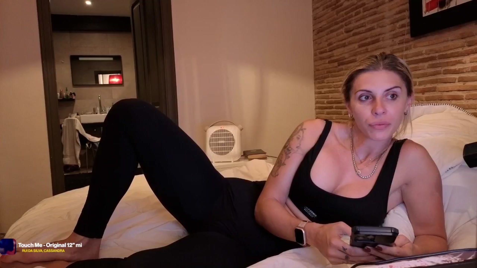 Gallery image thumbnail from Its_Goddess_B's myfreecams stream on, 11/24/2025, 07:23 image 1 of 20