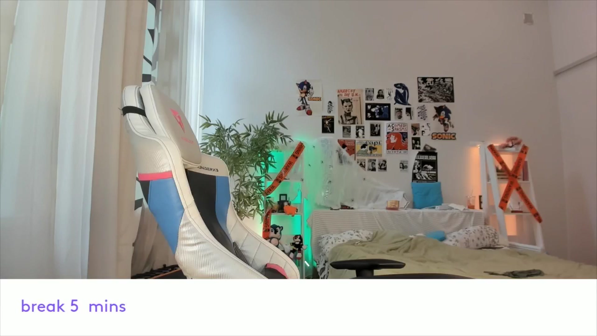 Gallery image thumbnail from Its_Nokia's myfreecams stream on, 10/17/2024, 10:30 image 16 of 20