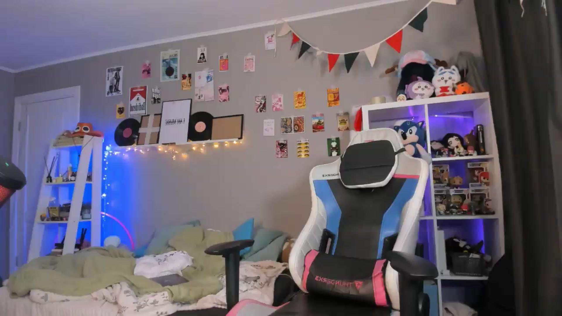 Gallery image thumbnail from Its_Nokia's myfreecams stream on, 05/19/2026, 09:22 image 8 of 20