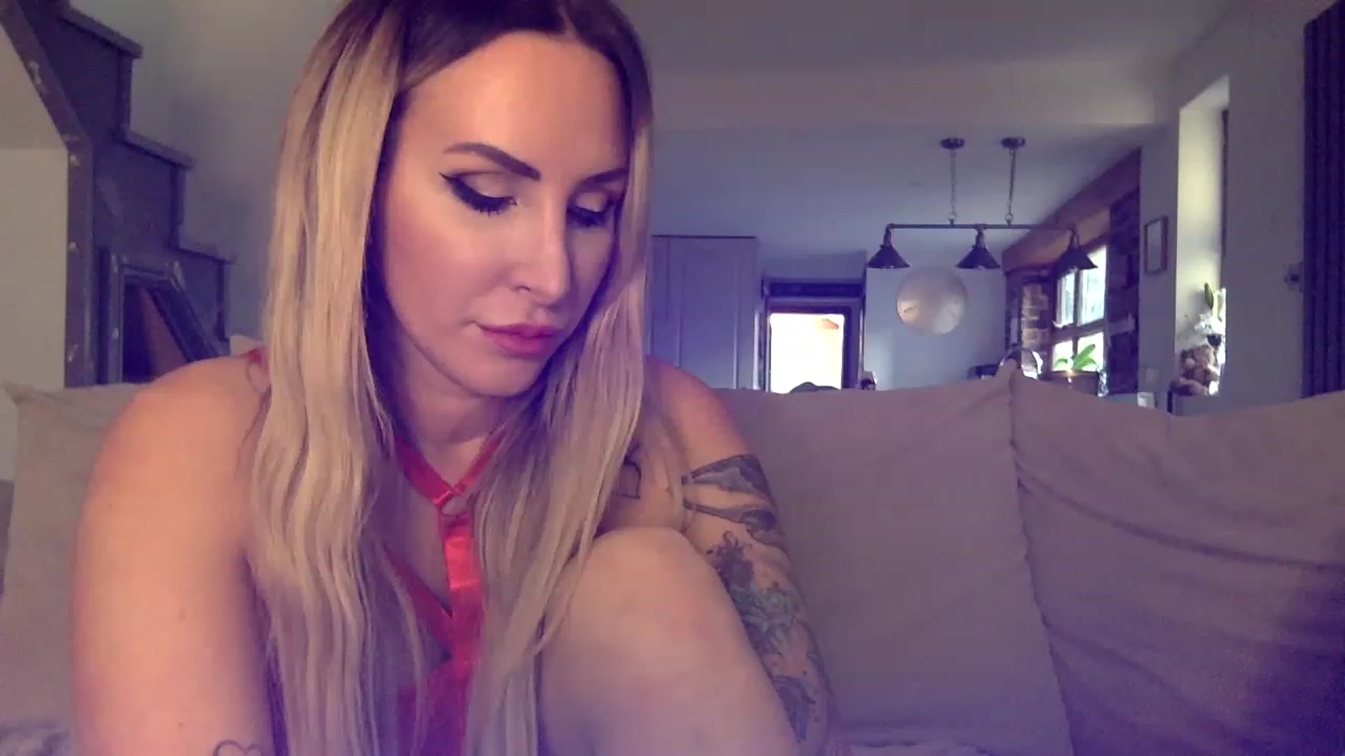 Gallery image thumbnail from Its_just_Evie's myfreecams stream on, 12/08/2022, 13:53 image 2 of 20
