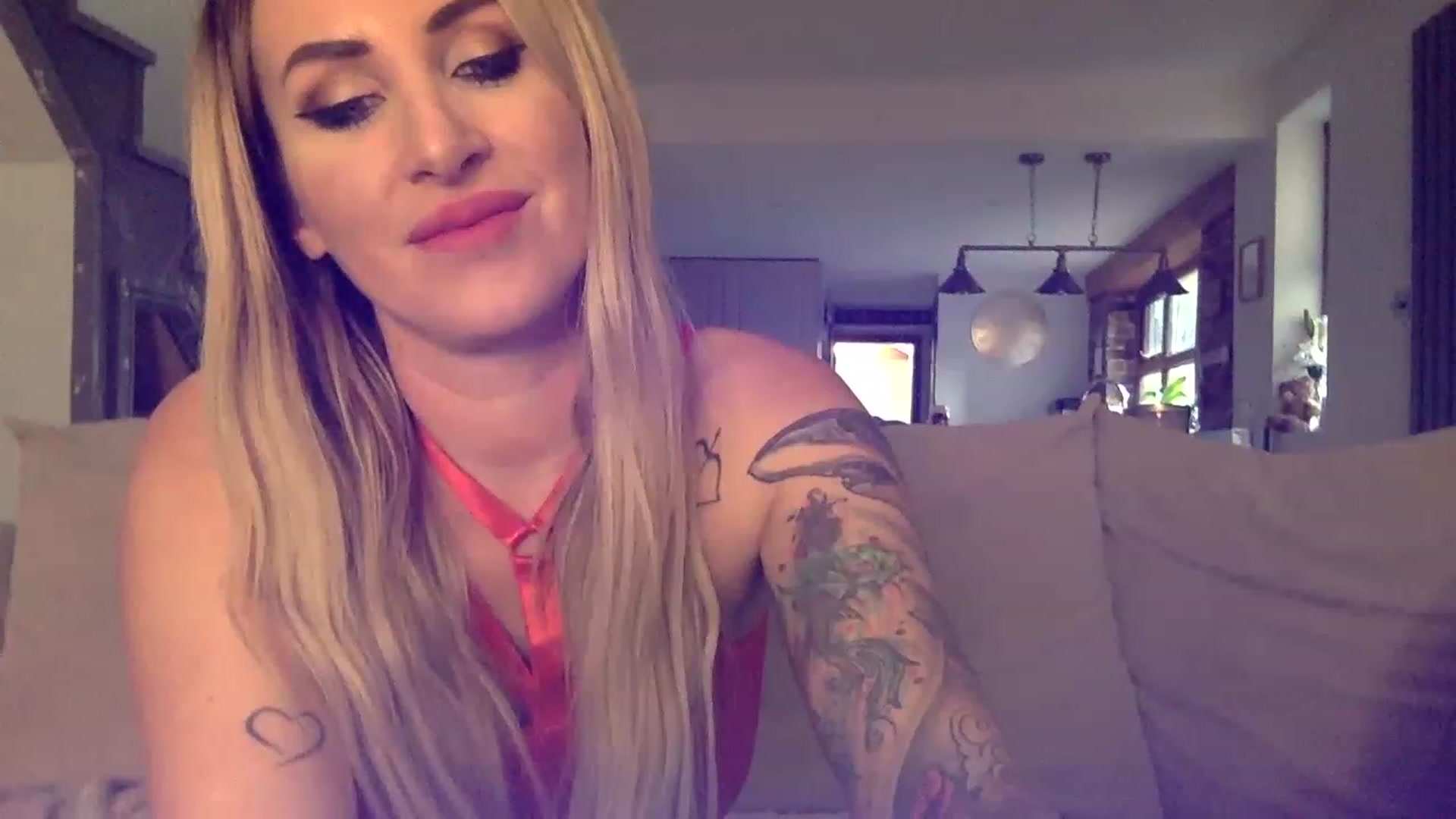 Gallery image thumbnail from Its_just_Evie's myfreecams stream on, 12/08/2022, 13:53 image 15 of 20