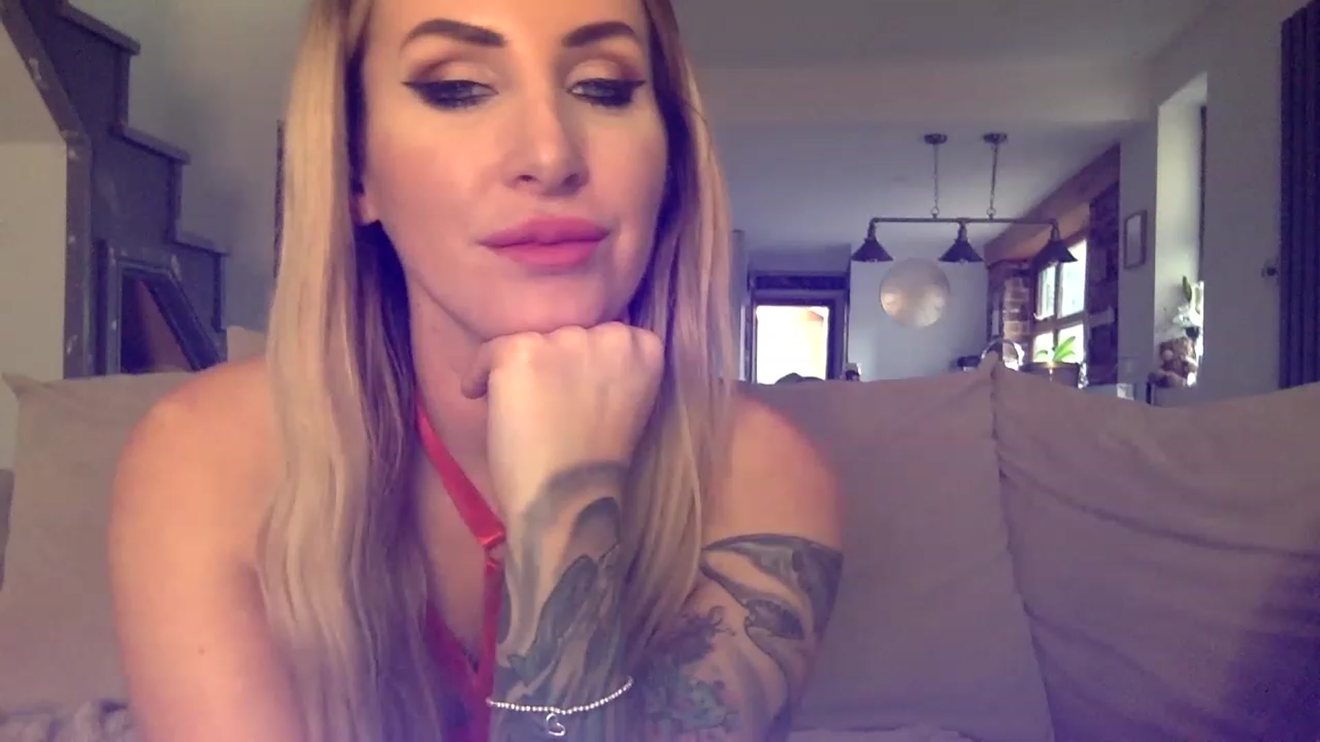 Gallery image thumbnail from Its_just_Evie's myfreecams stream on, 12/08/2022, 13:53 image 12 of 20