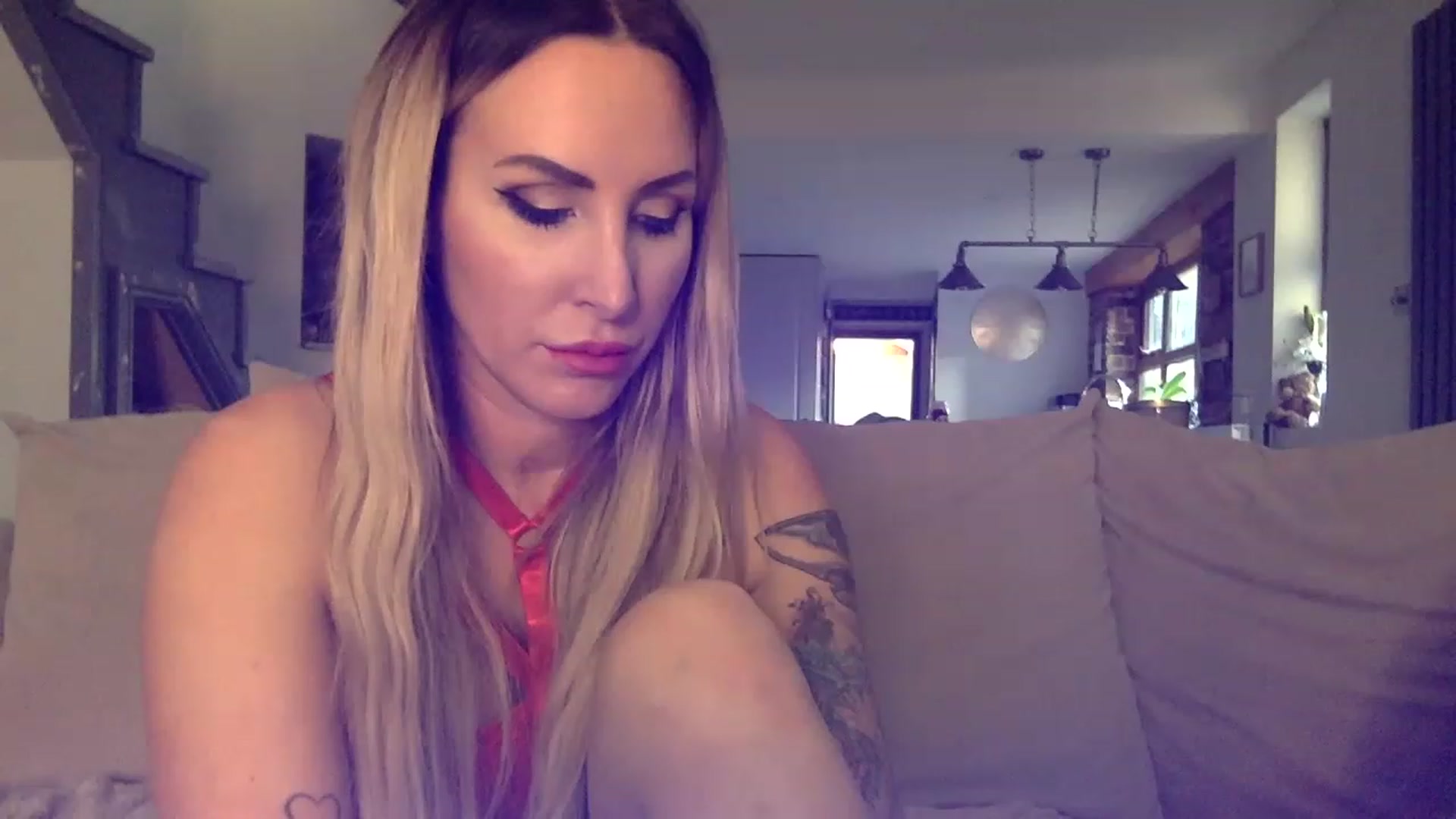 Gallery image thumbnail from Its_just_Evie's myfreecams stream on, 12/08/2022, 13:53 image 6 of 20