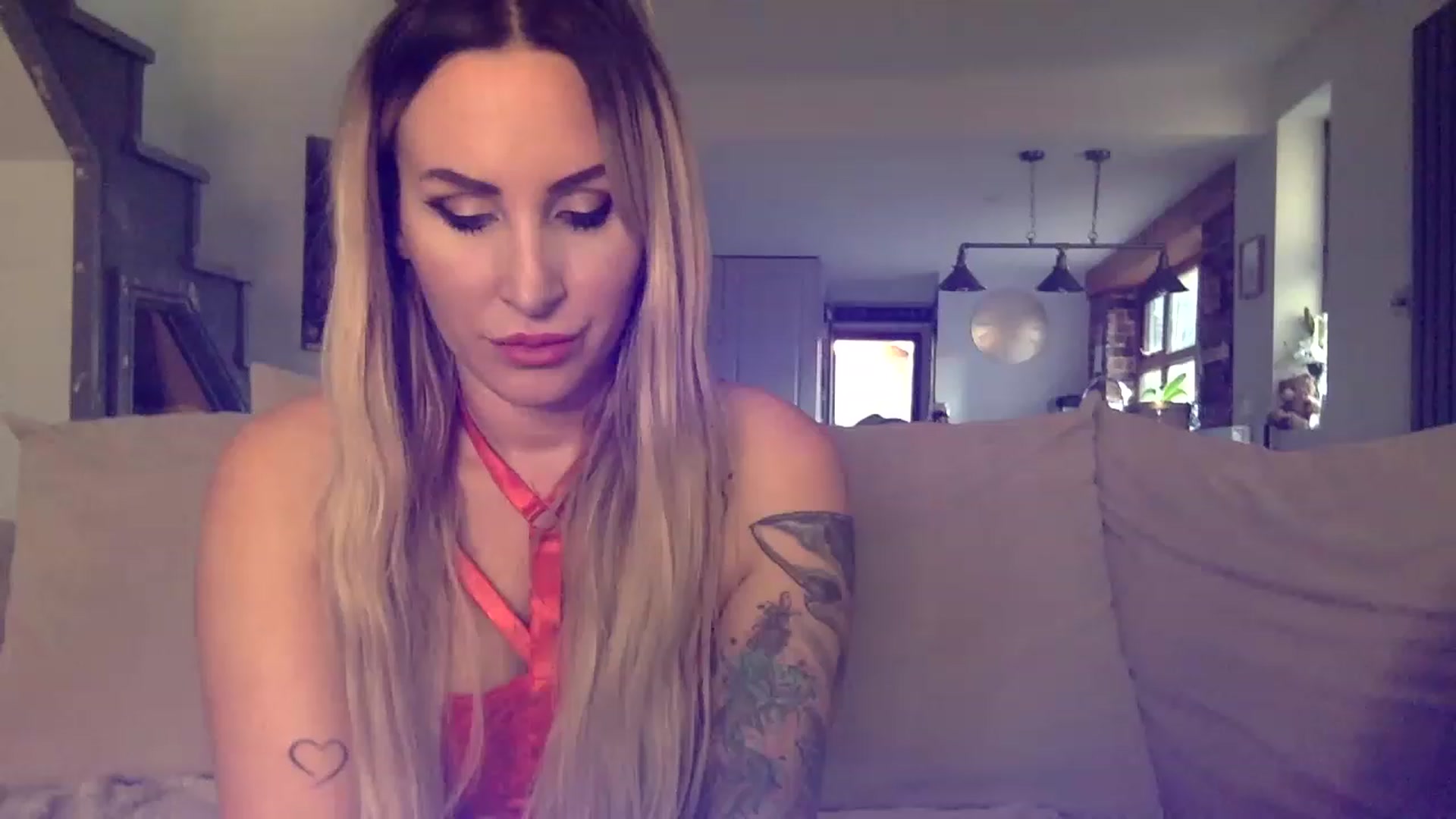 Gallery image thumbnail from Its_just_Evie's myfreecams stream on, 12/08/2022, 13:53 image 8 of 20