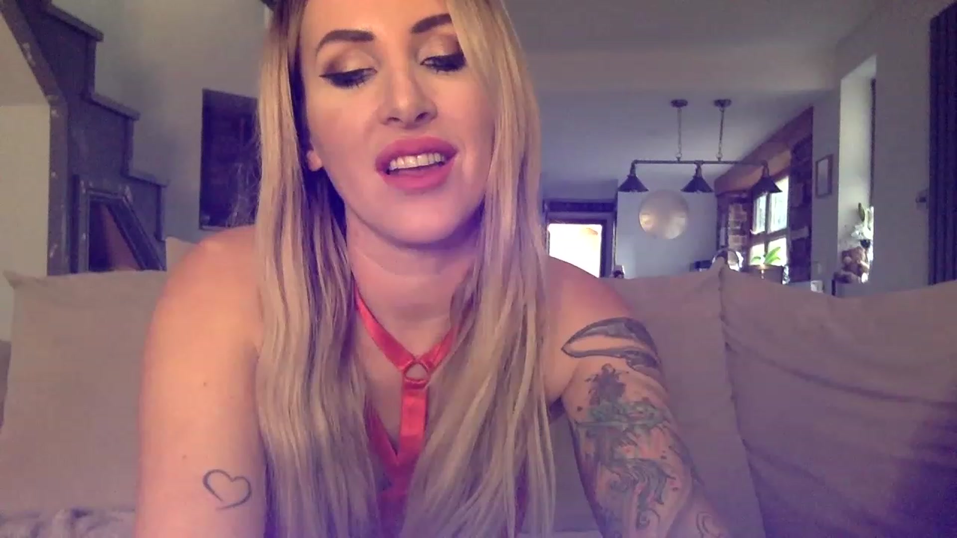 Gallery image thumbnail from Its_just_Evie's myfreecams stream on, 12/08/2022, 13:53 image 18 of 20
