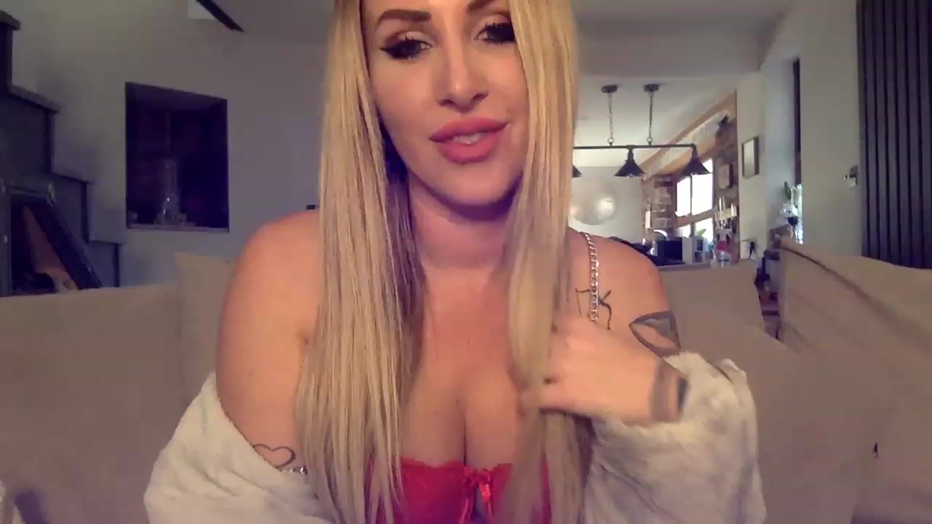 Gallery image thumbnail from Its_just_Evie's myfreecams stream on, 12/15/2022, 12:15 image 15 of 20
