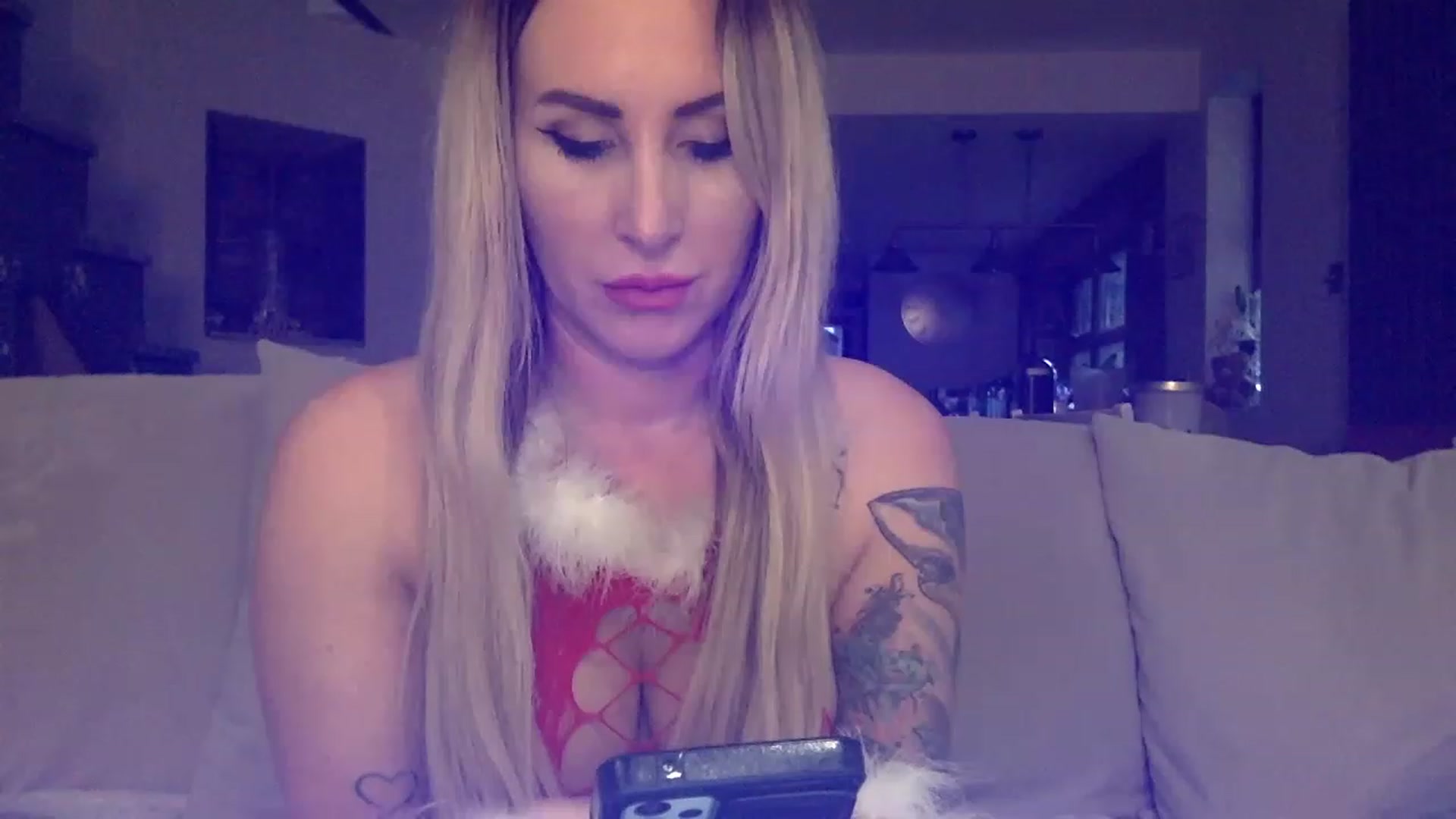 Gallery image thumbnail from Its_just_Evie's myfreecams stream on, 12/19/2022, 15:04 image 15 of 20