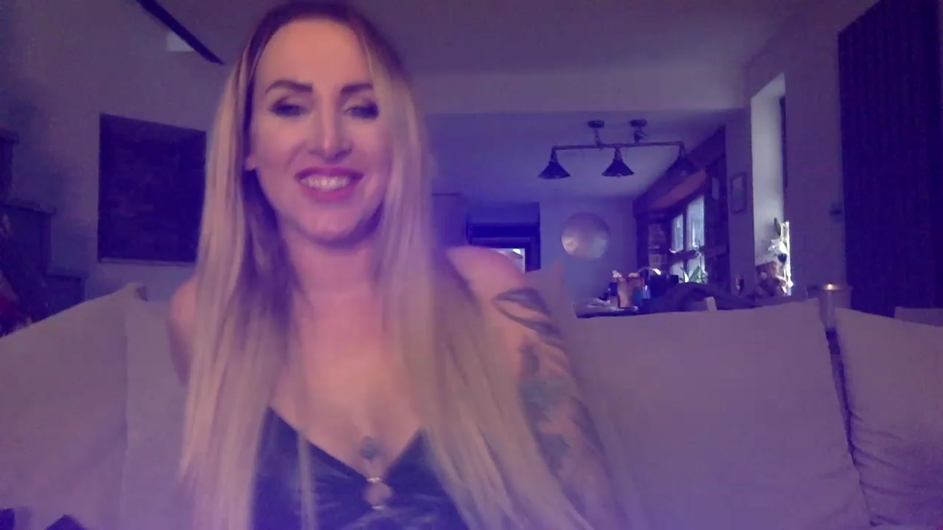 Gallery image thumbnail from Its_just_Evie's myfreecams stream on, 01/08/2023, 13:07 image 16 of 20