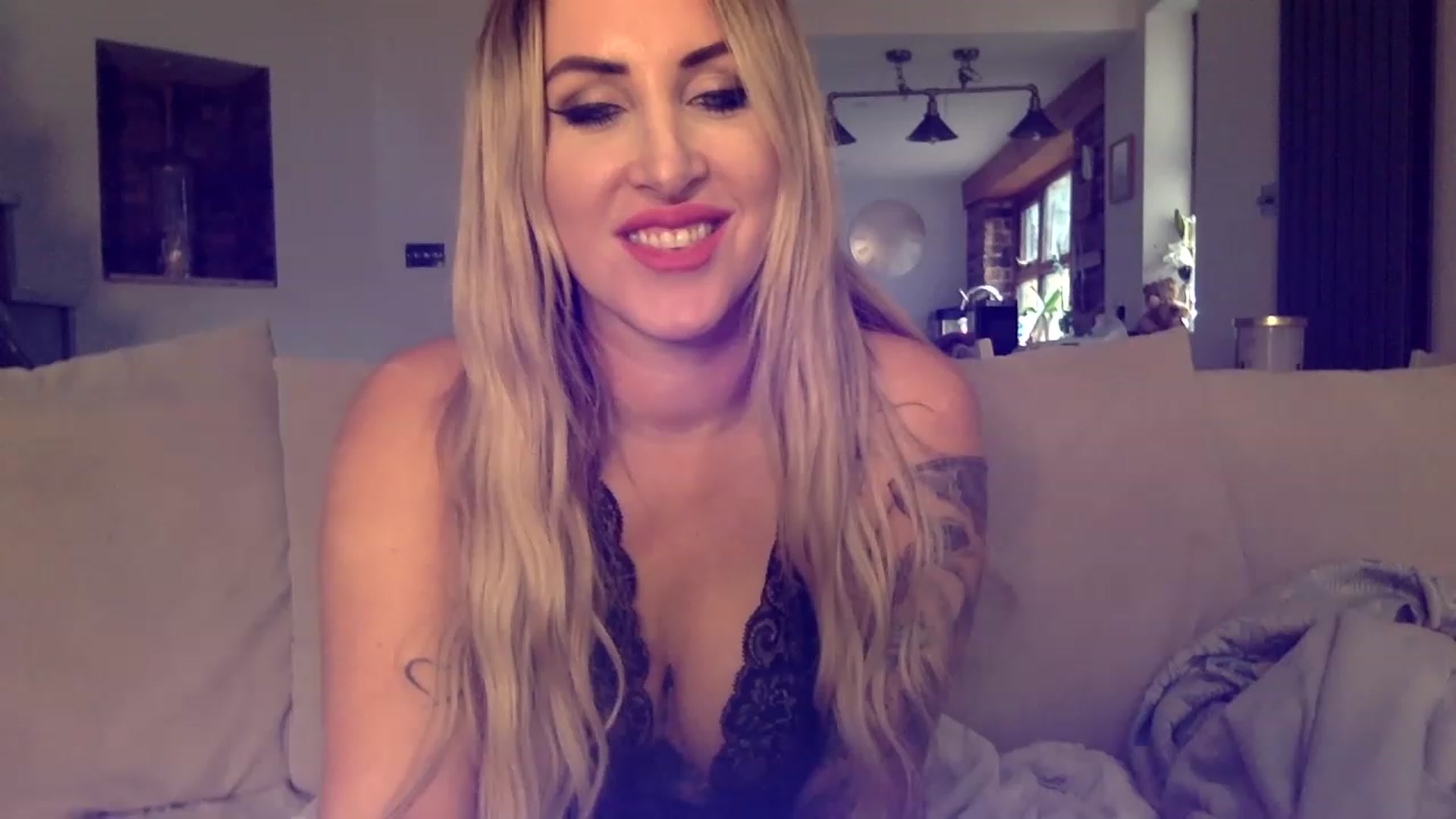 Gallery image thumbnail from Its_just_Evie's myfreecams stream on, 01/18/2023, 13:56 image 19 of 20