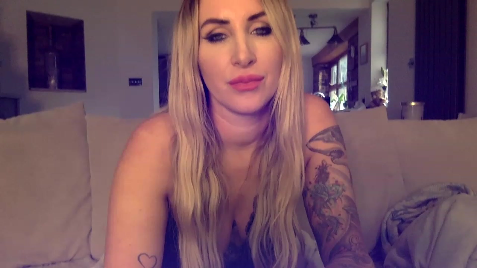 Gallery image thumbnail from Its_just_Evie's myfreecams stream on, 01/18/2023, 13:56 image 15 of 20