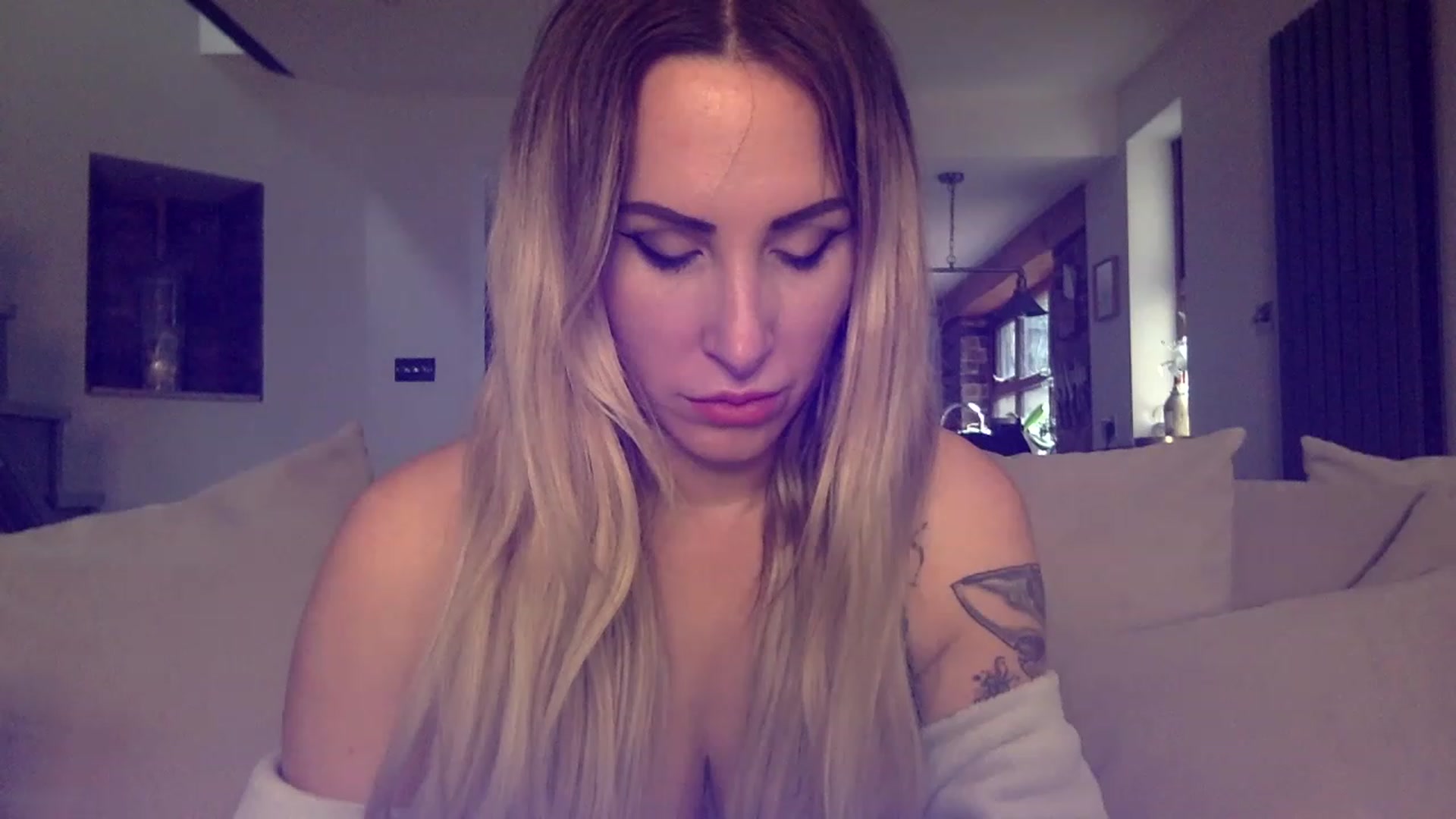 Gallery image thumbnail from Its_just_Evie's myfreecams stream on, 02/24/2023, 11:40 image 13 of 20